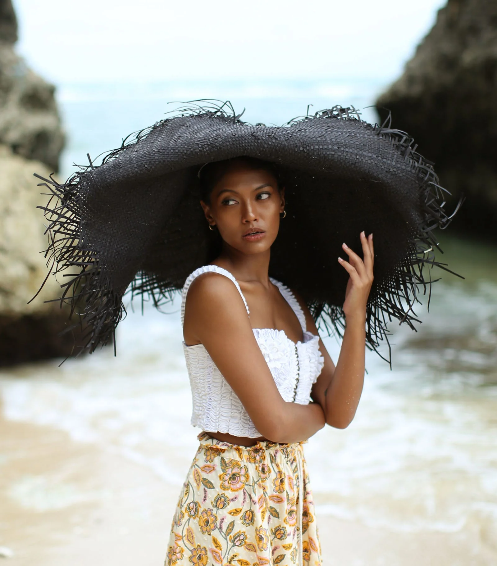 AMORA Oversized Woven Straw Hat in Black - Image 3