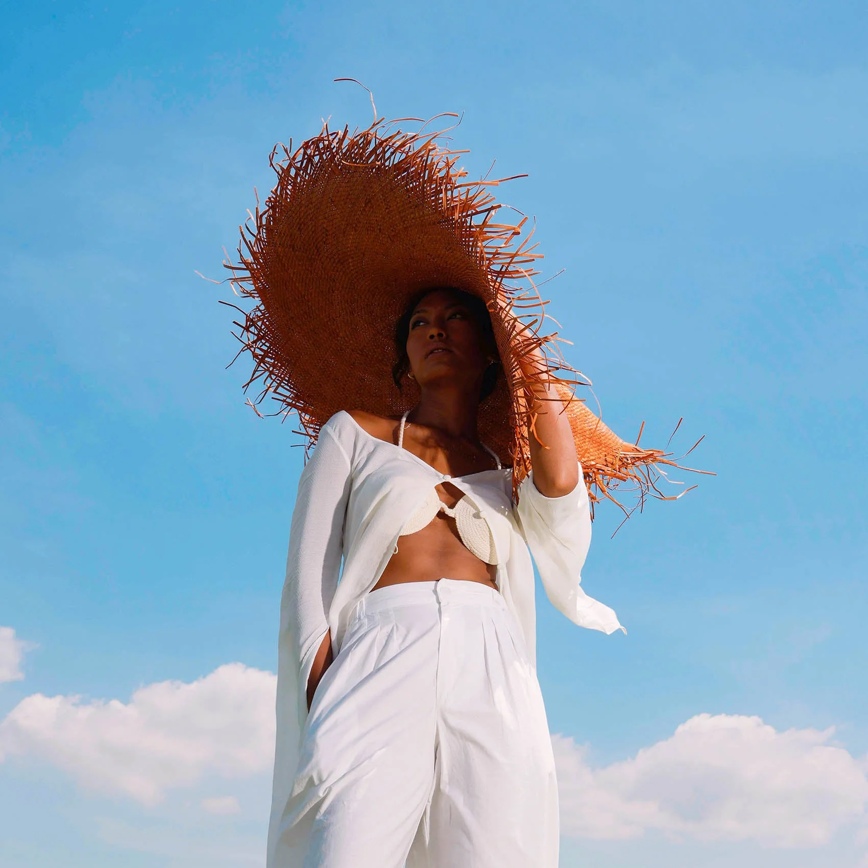 AMORA Oversized Woven Straw Hat in Burnt Caramel - Image 6