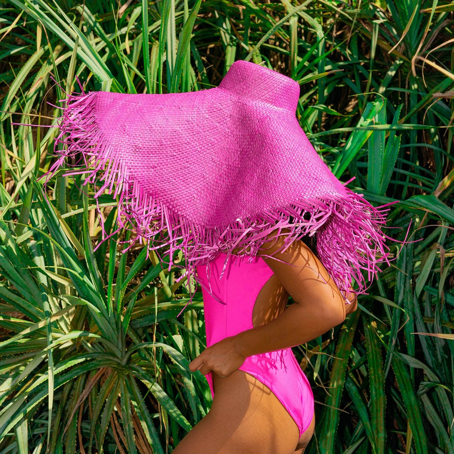 AMORA Oversized Woven Straw Hat in Hot Pink - Image 3