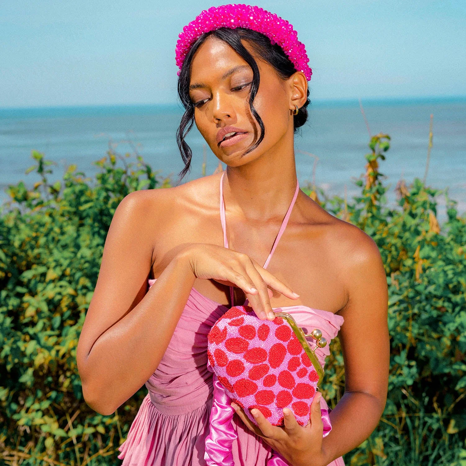 ARNOLDI Daisy Hand-beaded Clutch In Pink & Red - Image 6