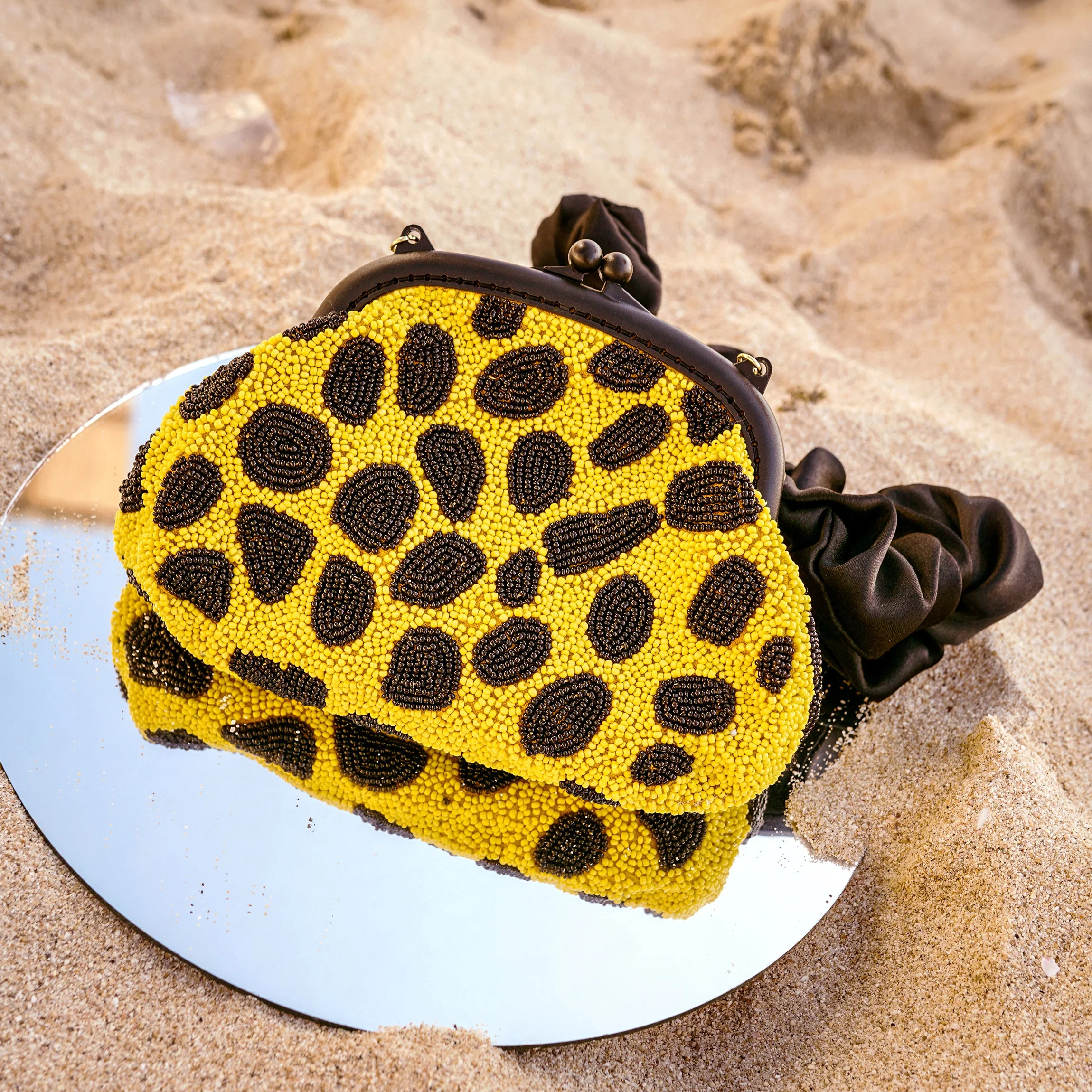 ARNOLDI VENOM Hand-beaded Clutch Bag In Black & Yellow - Image 3