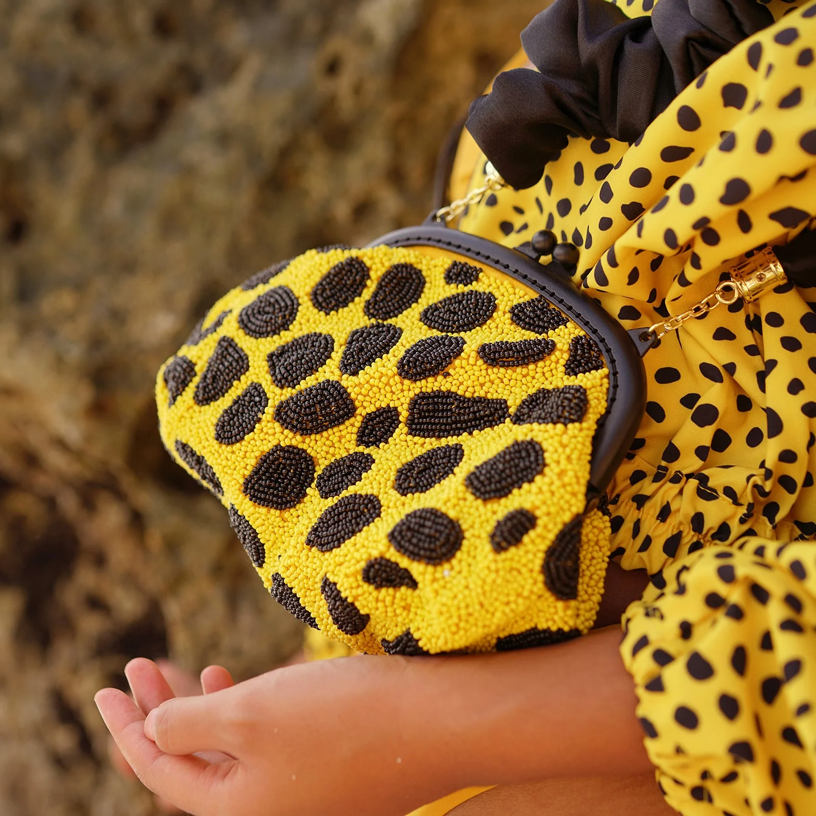 ARNOLDI VENOM Hand-beaded Clutch Bag In Black & Yellow - Image 5