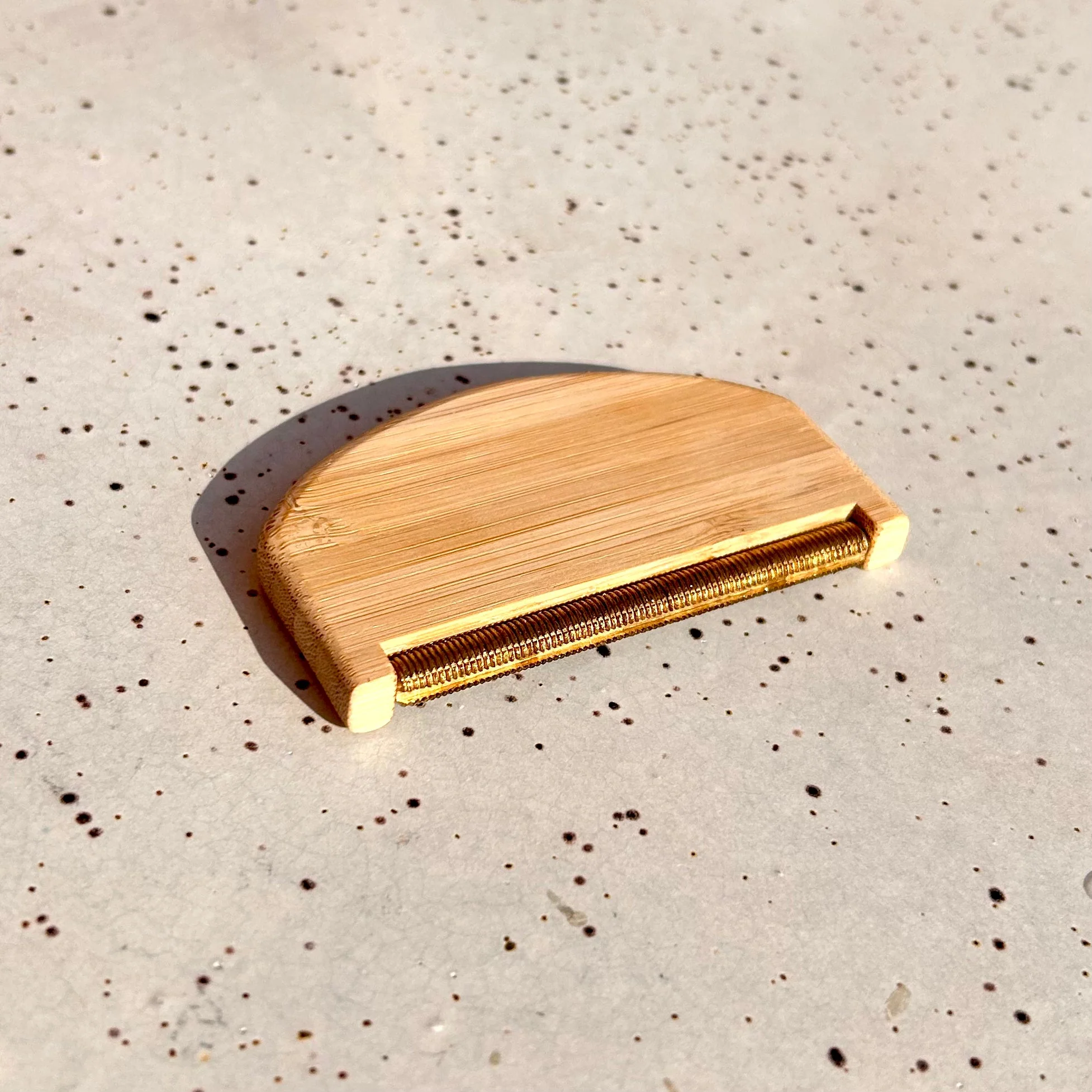 Bamboo Lint Remover | Travel Size - Image 2