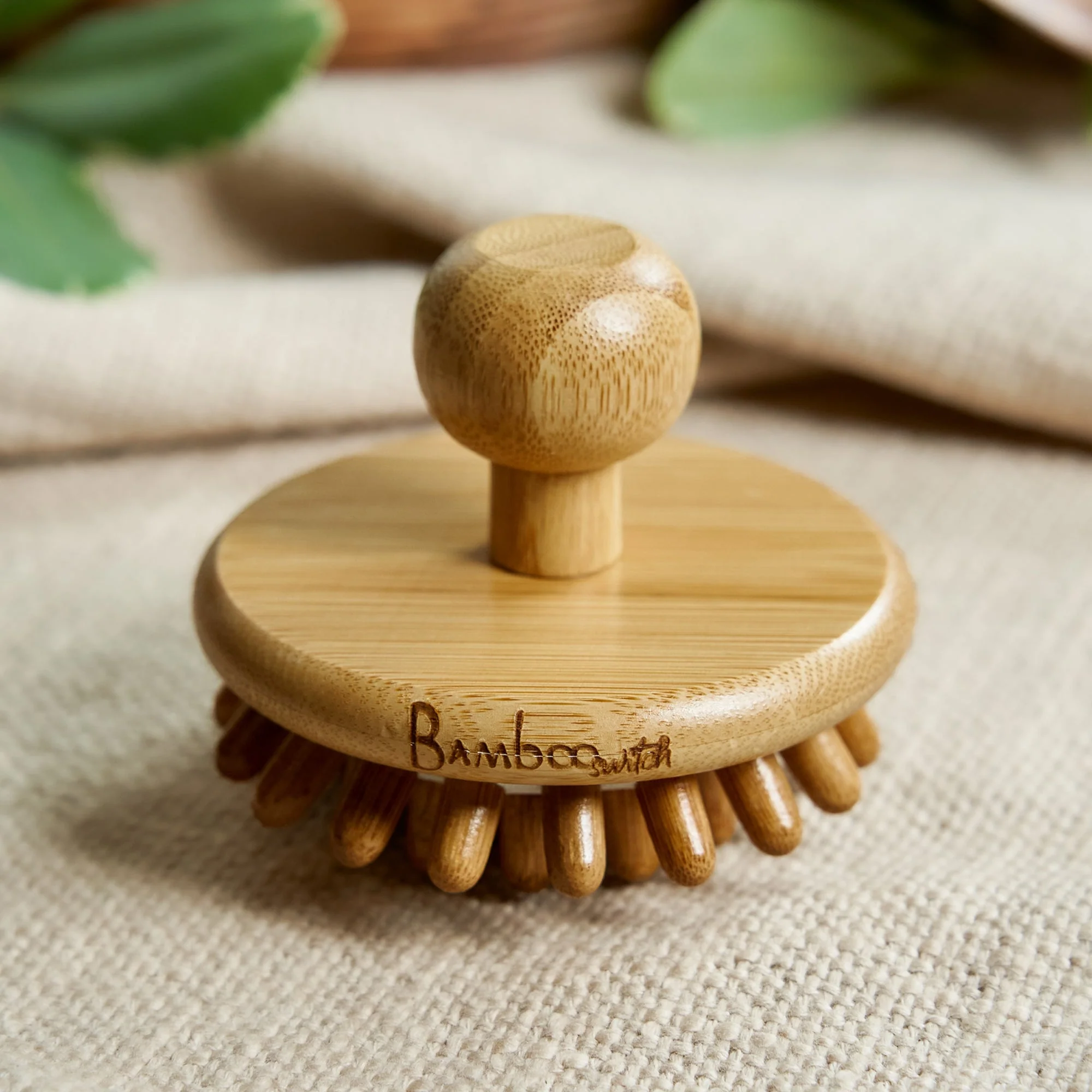Bamboo Stimulating Scalp Massager - Image 4