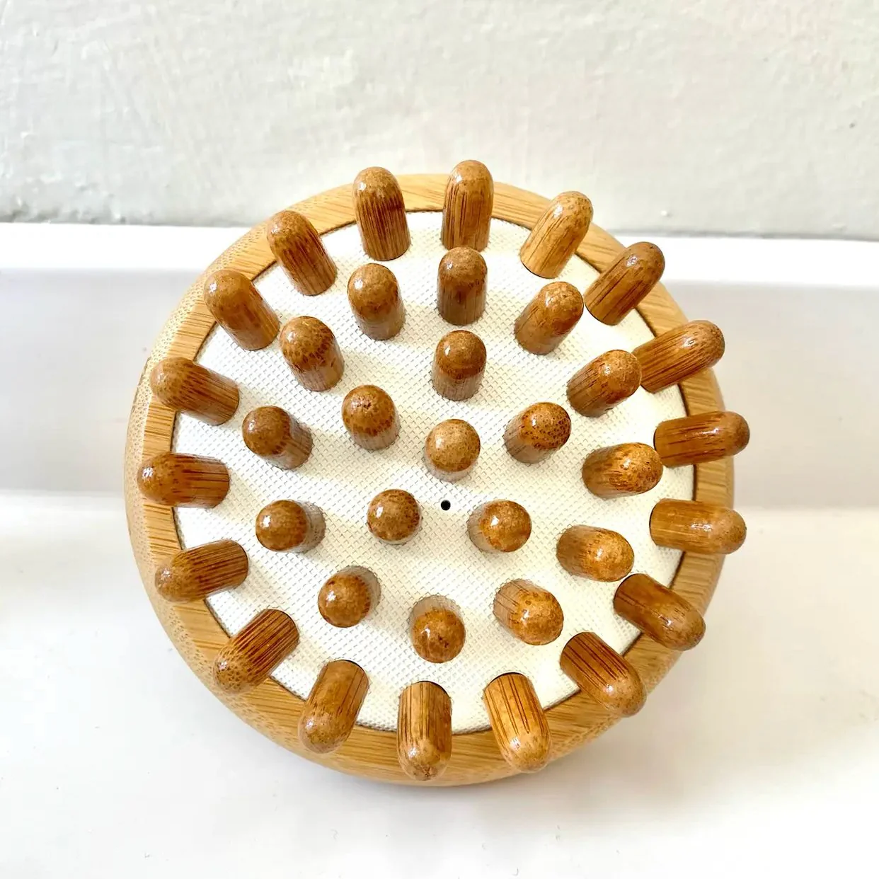 Bamboo Stimulating Scalp Massager - Image 5