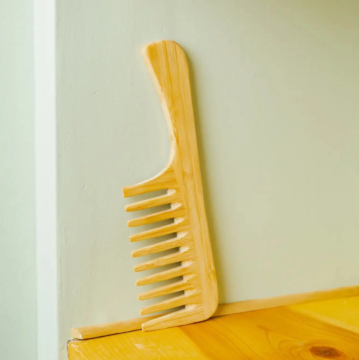 Bamboo Wide Tooth Comb with Handle | Flat Tips - Image 4