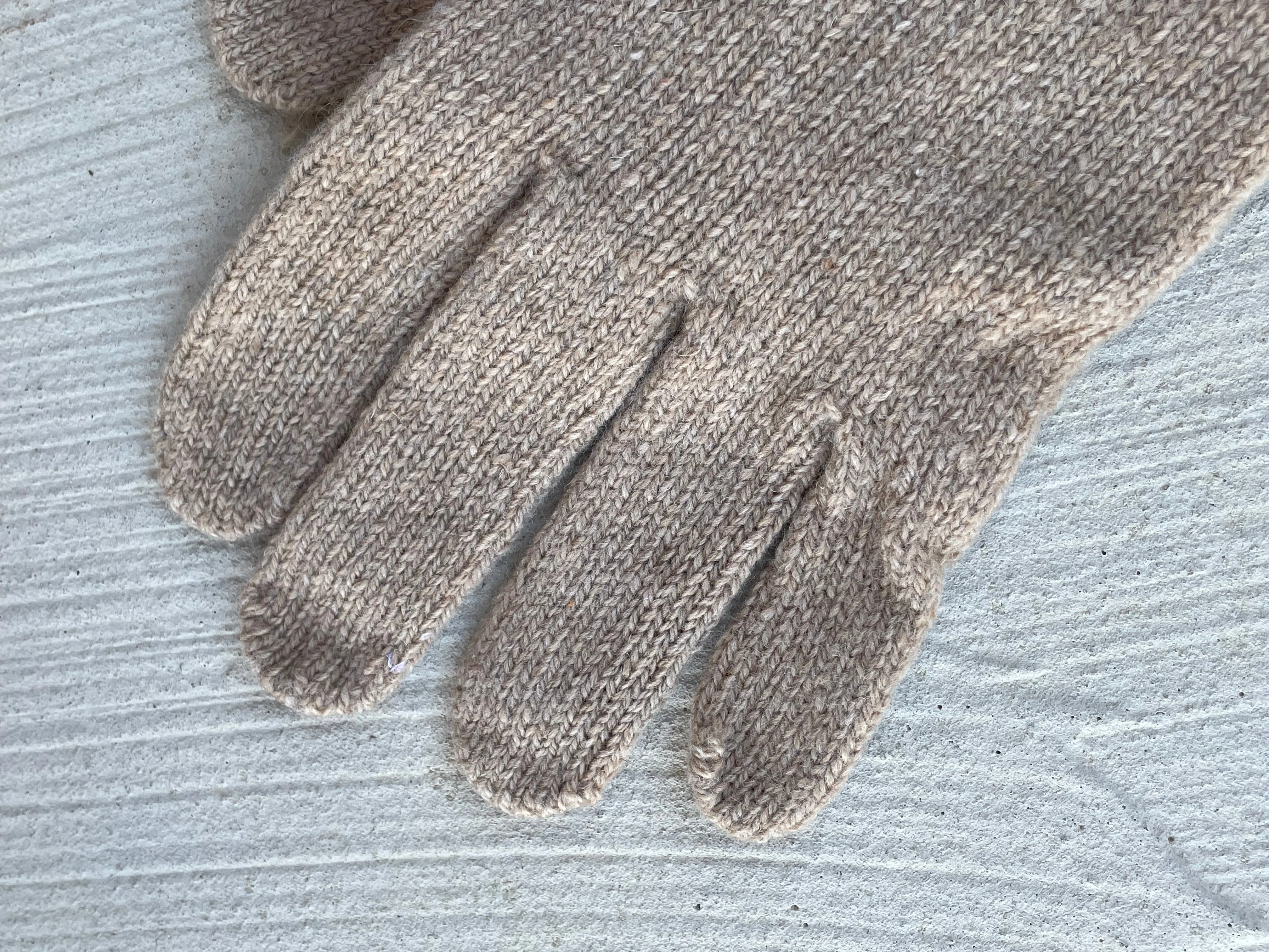 Bedford Recycled Cashmere Gloves - Camel - Image 4