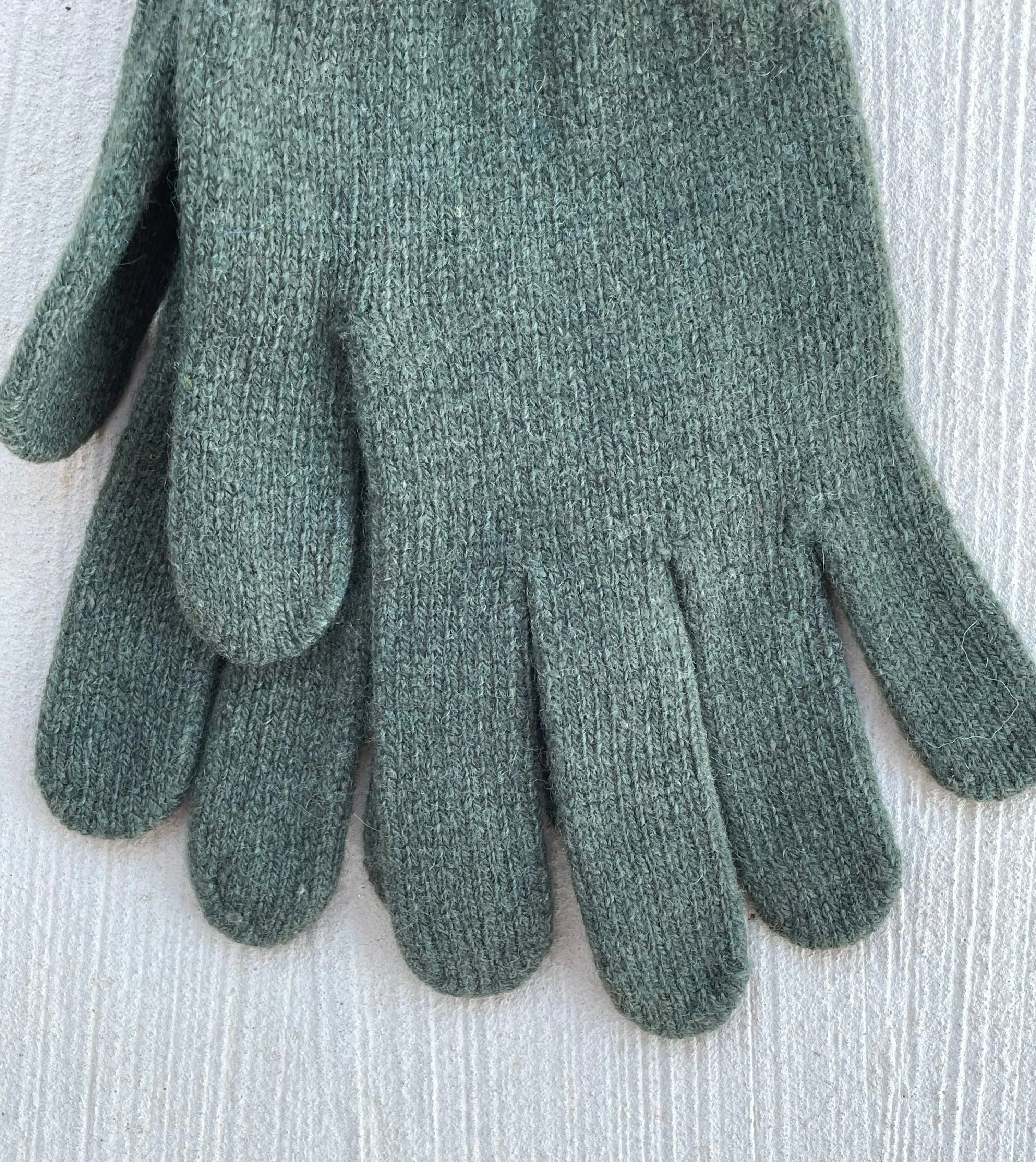 Bedford Recycled Cashmere Gloves - Olive - Image 3