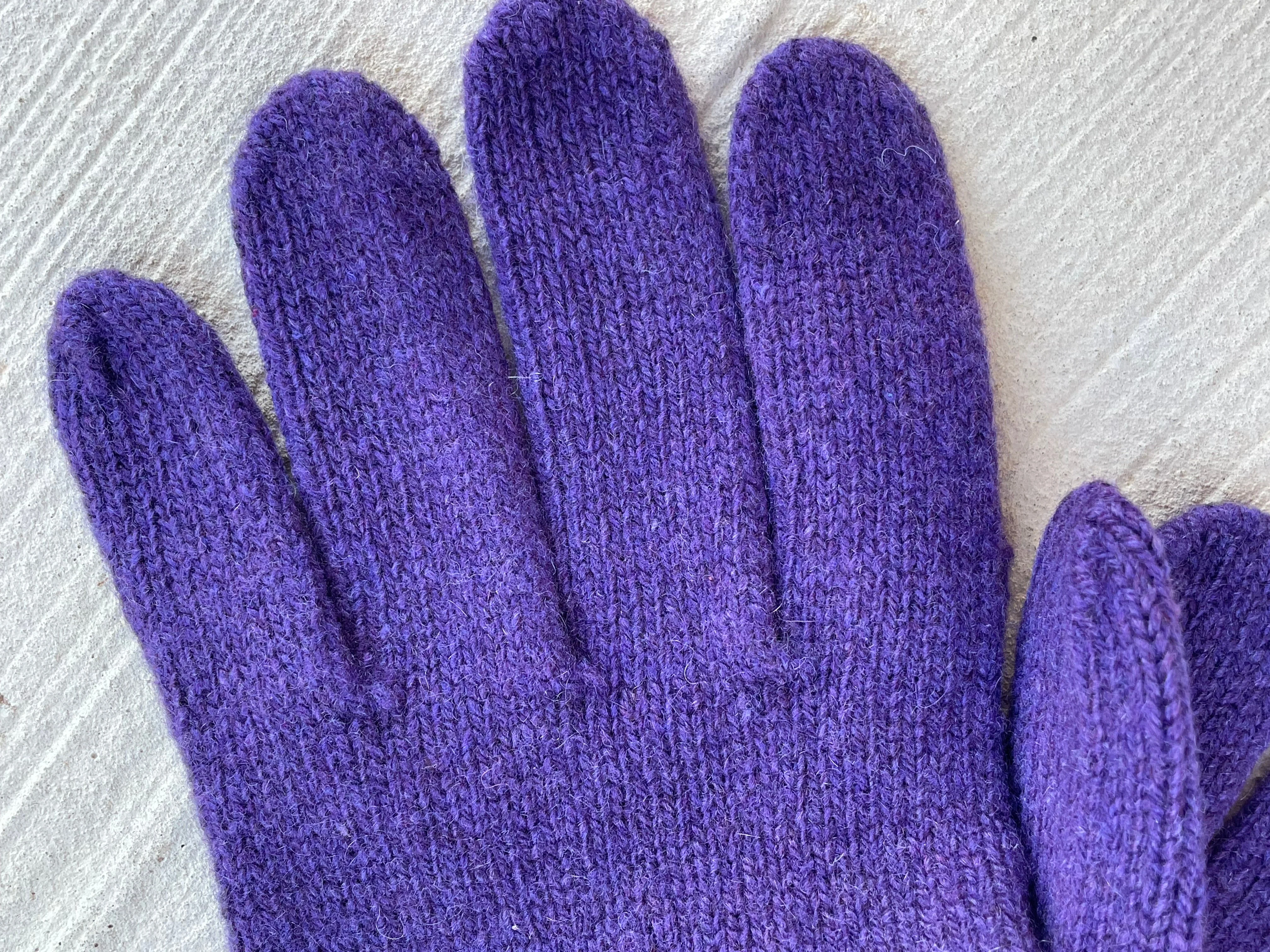 Bedford Recycled Cashmere Gloves - Violet - Image 4