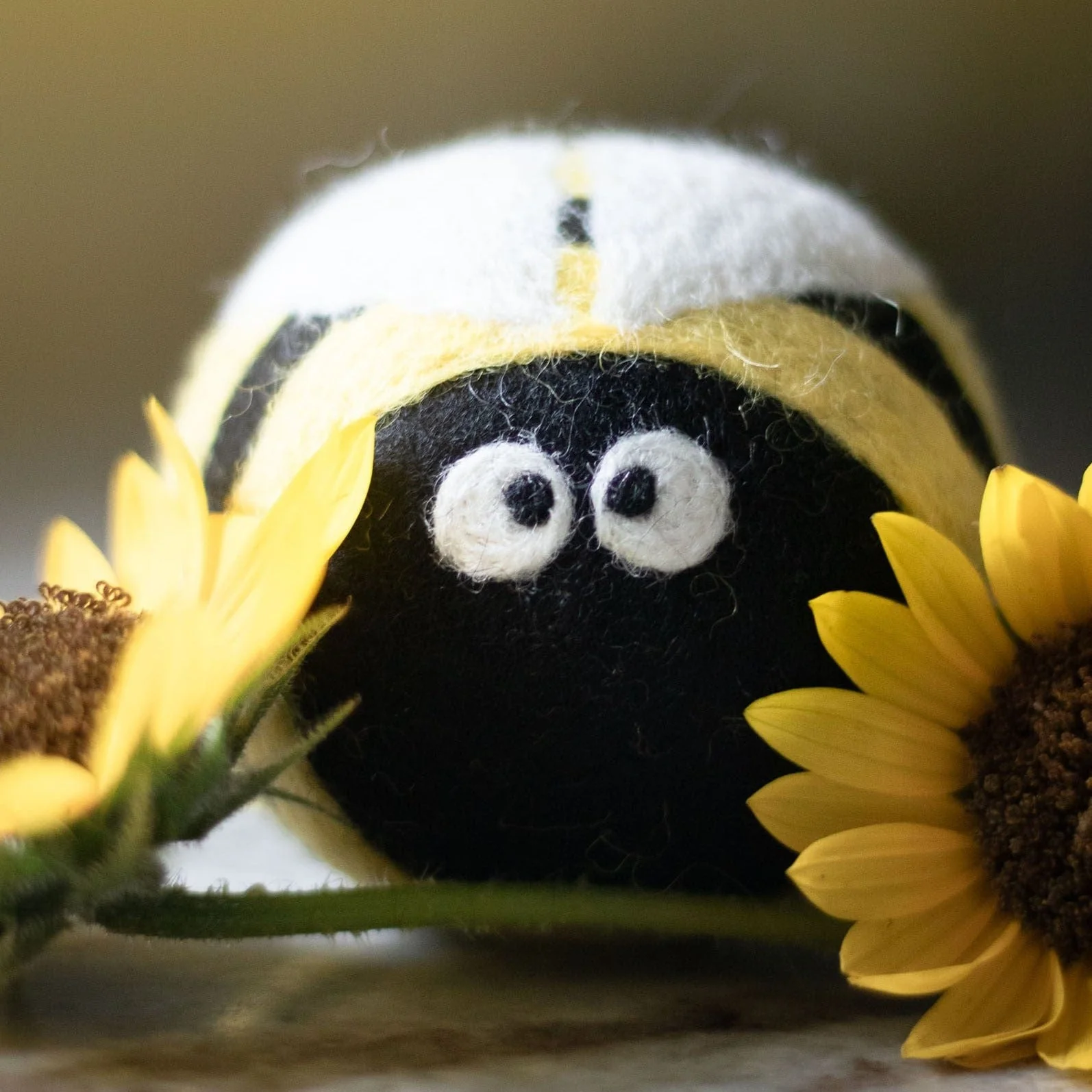 Bee Trio - Image 2