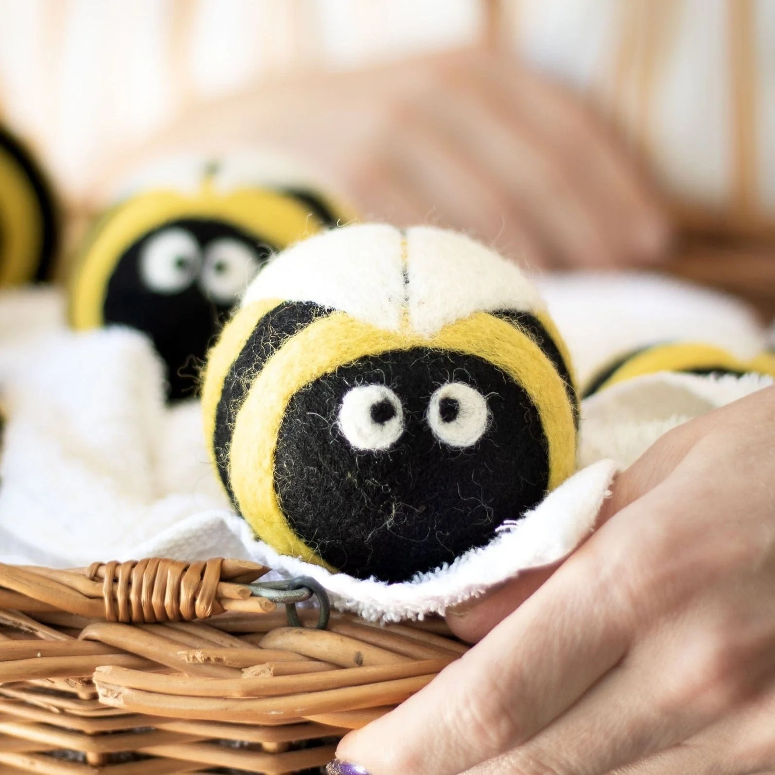 Bee Trio - Image 4