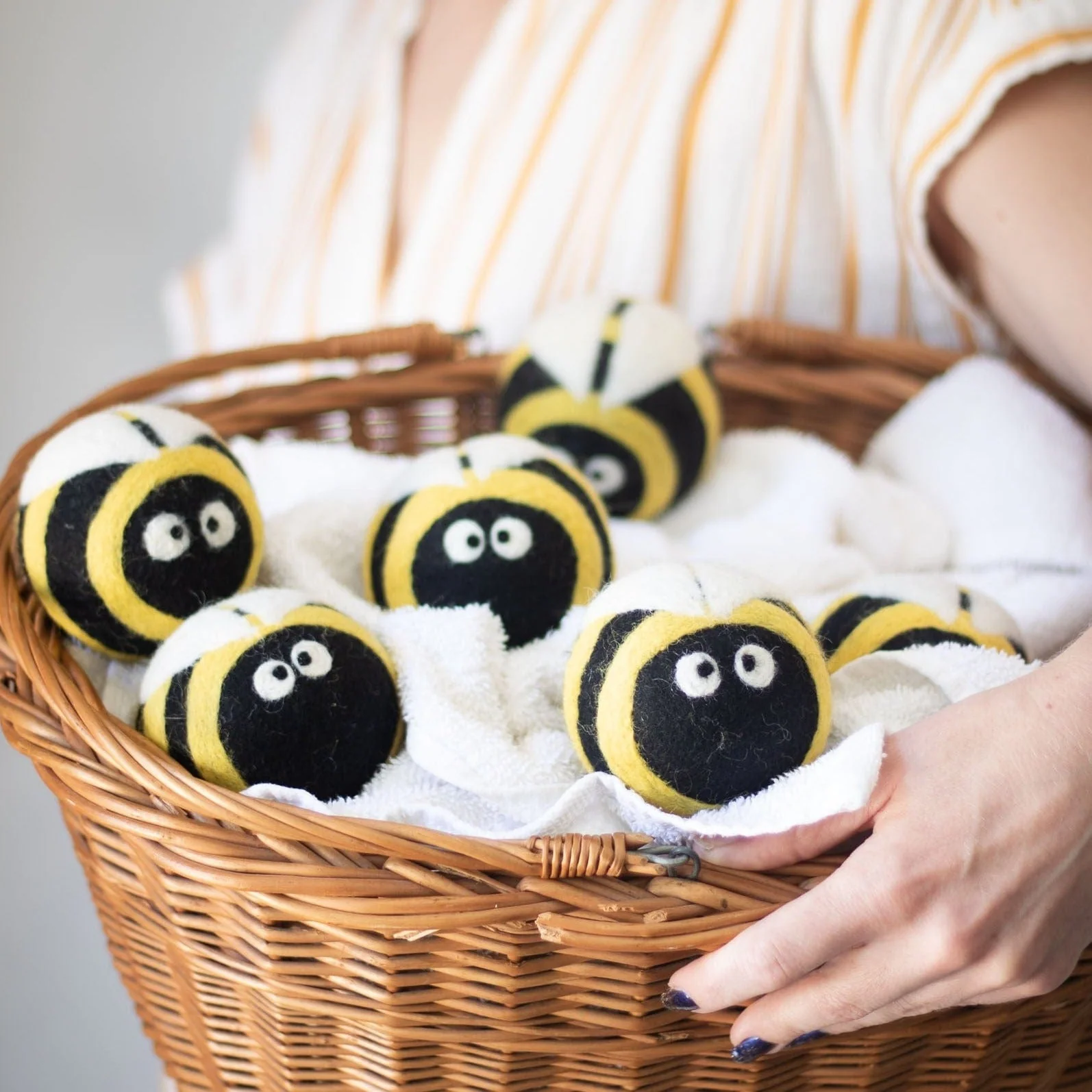 Bee Trio - Image 6
