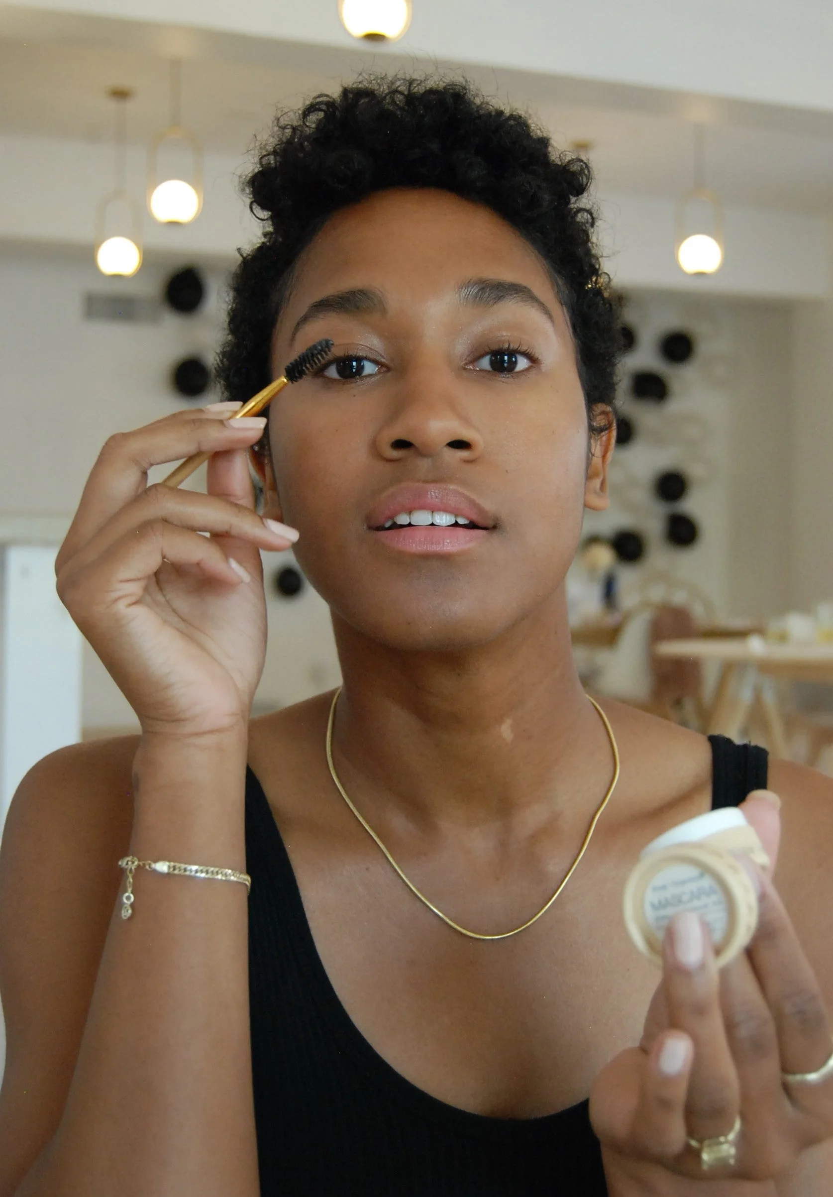 Black Vegan Zero-Waste Mascara - Image 5