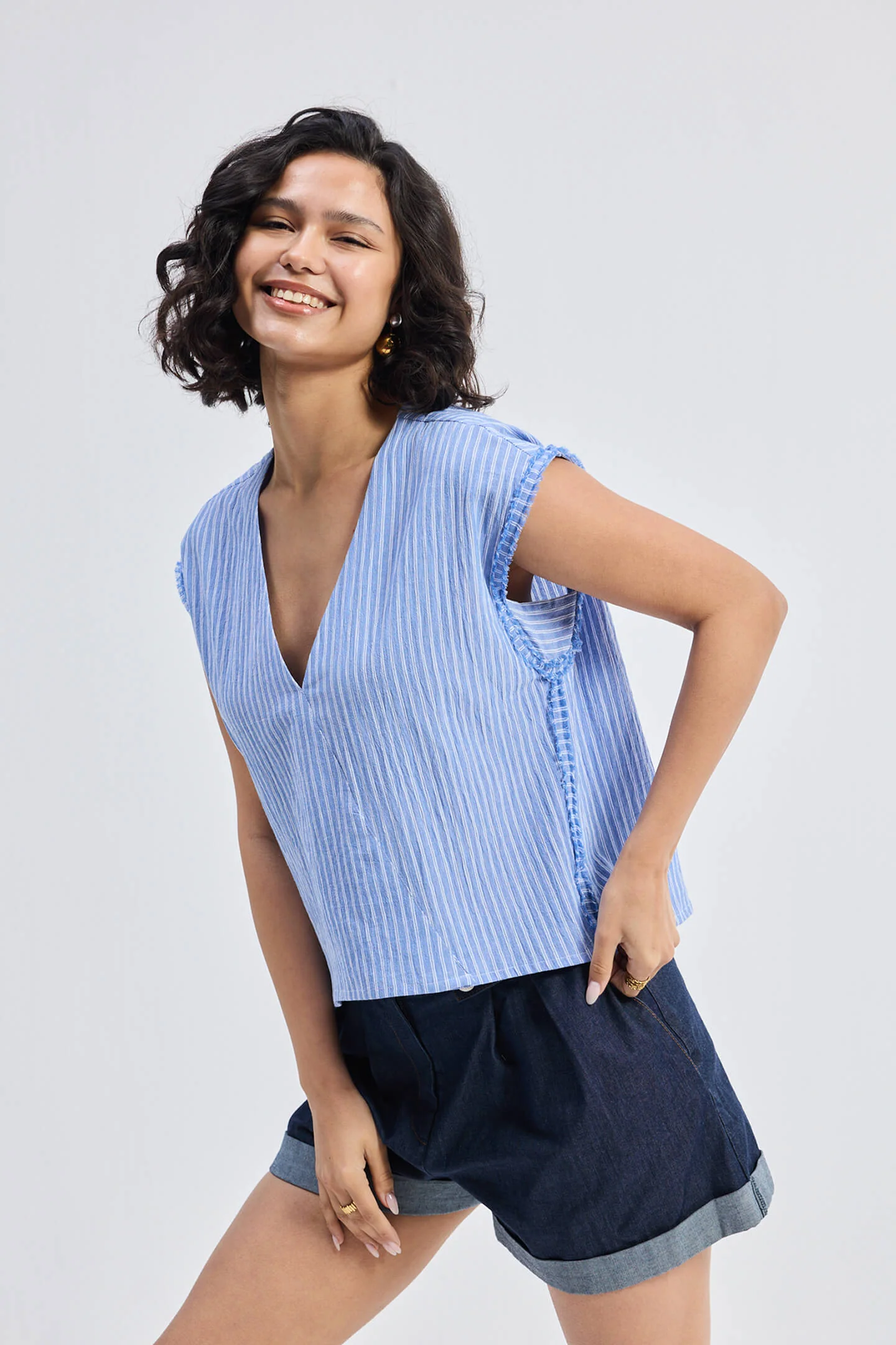 Boxy V-neck Top with Fray Detail - Image 4