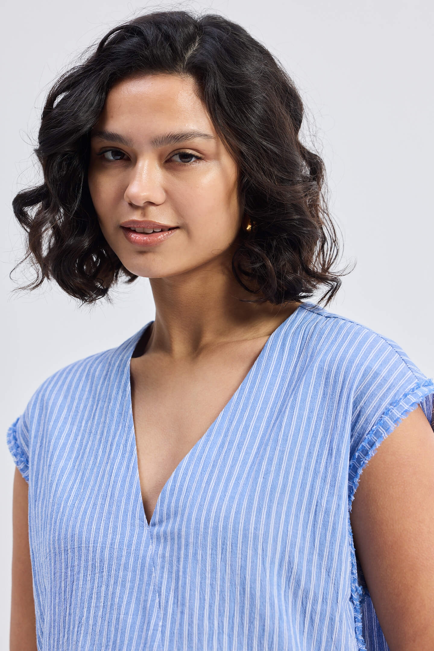 Boxy V-neck Top with Fray Detail - Image 5