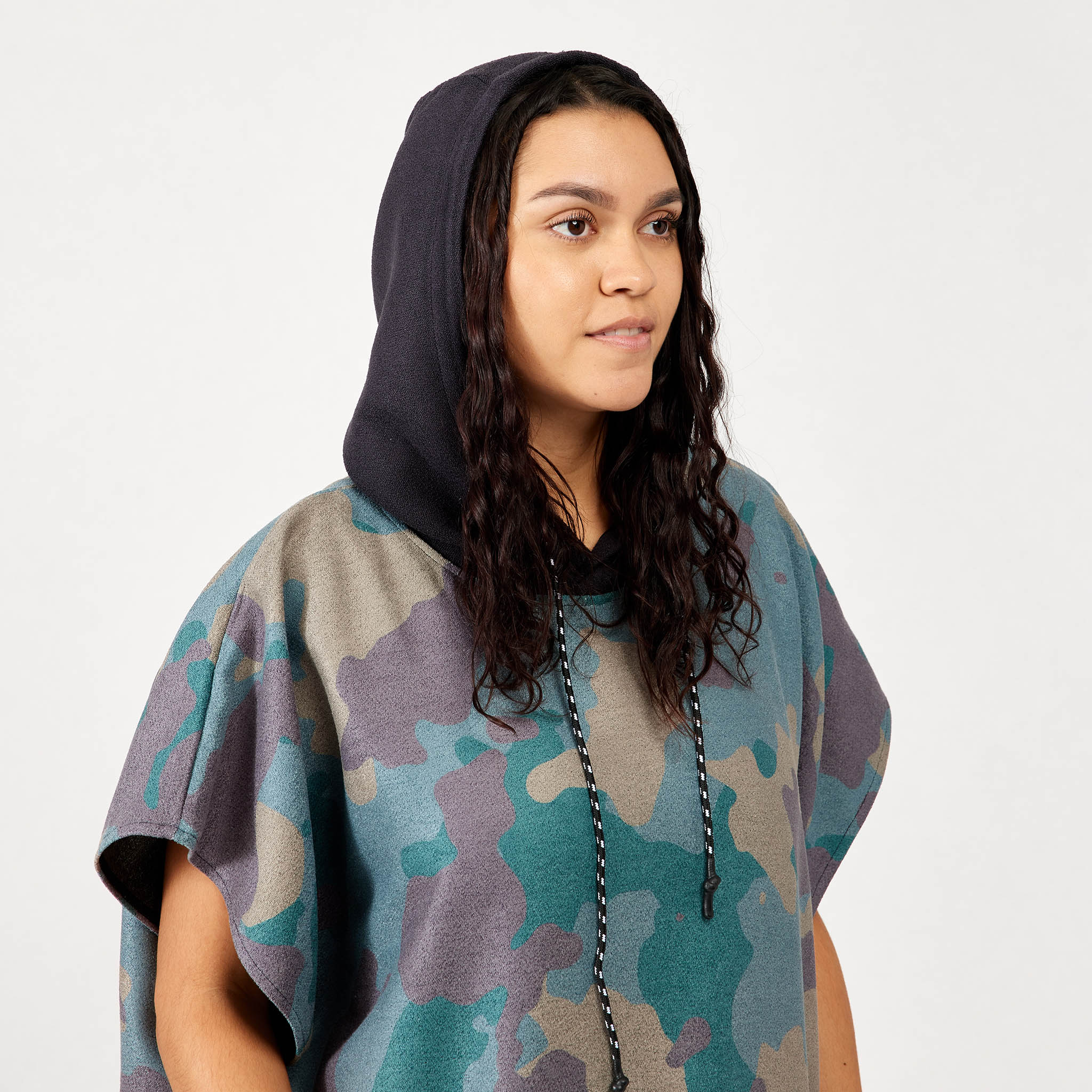 Changing Poncho: Camo Green - Image 7