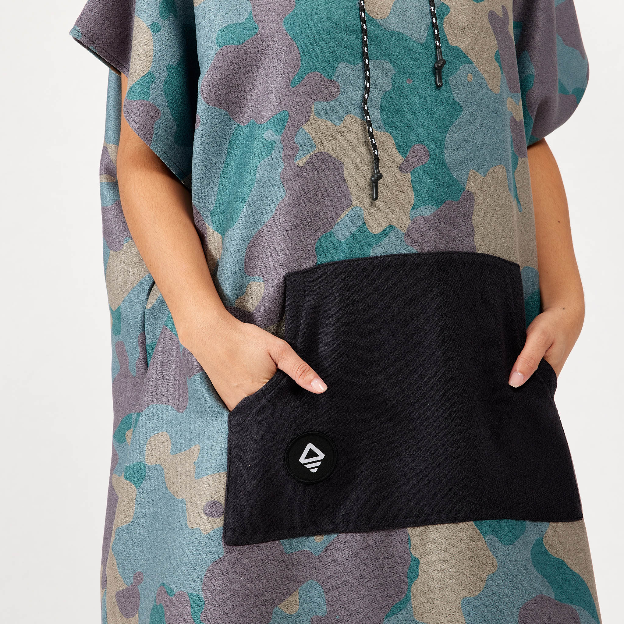 Changing Poncho: Camo Green - Image 8
