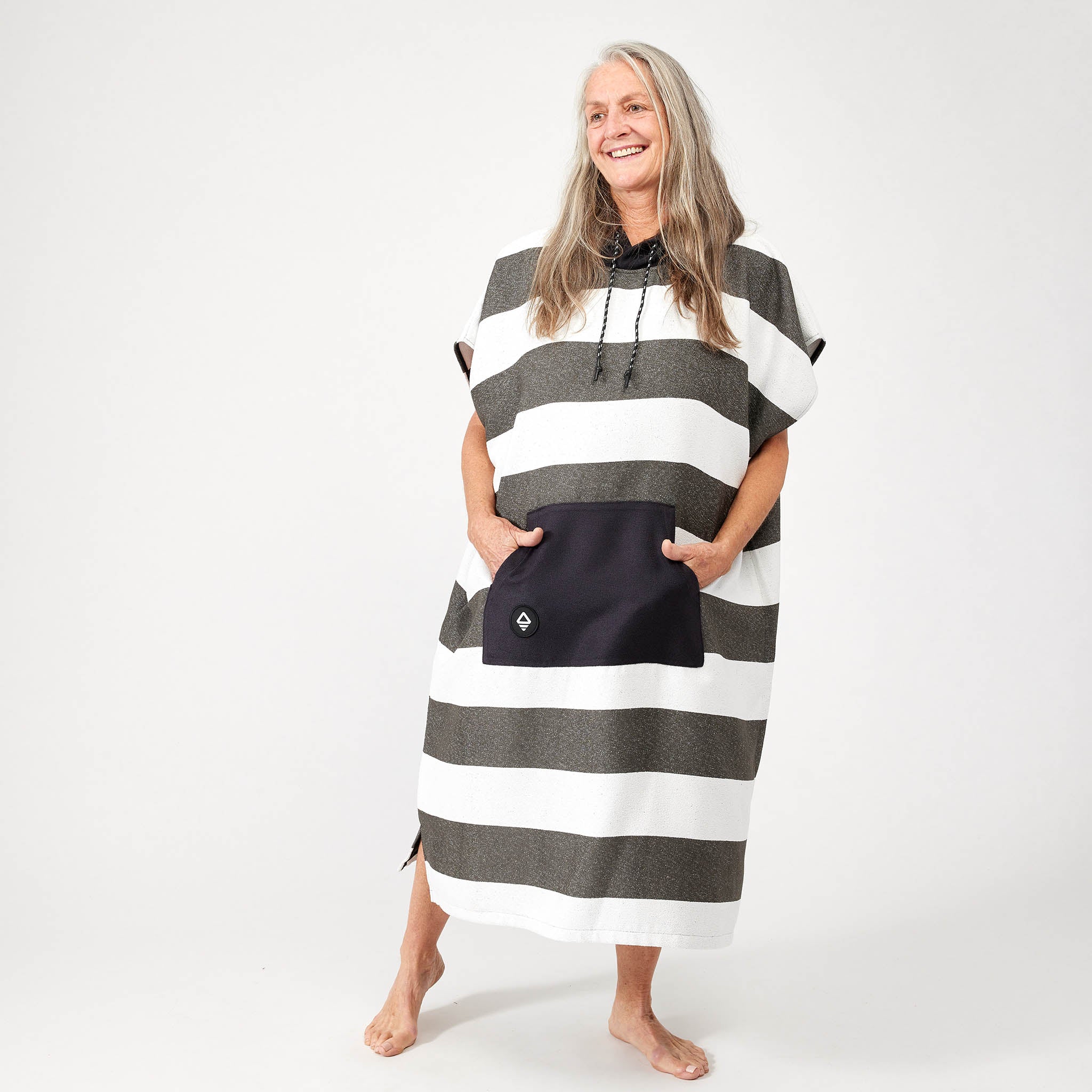 Changing Poncho: Stripes Noll Black - Image 5