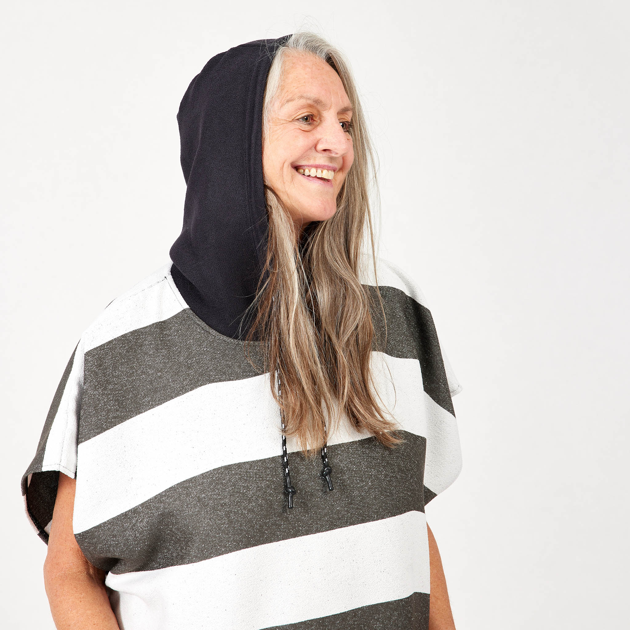 Changing Poncho: Stripes Noll Black - Image 7