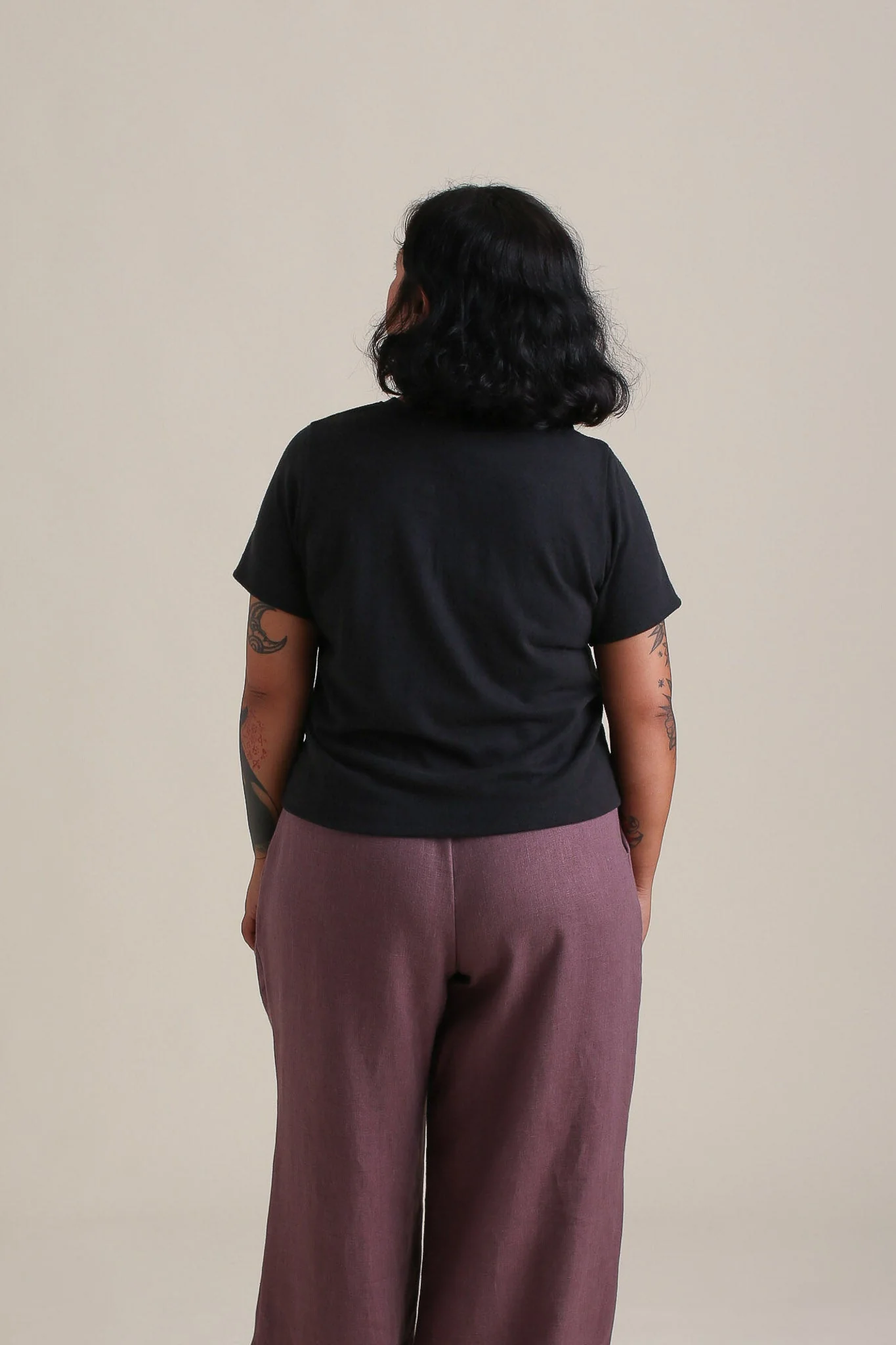 Classic T-Shirt in Graphite - Image 4