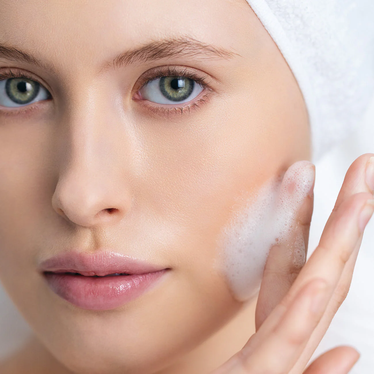 CLEANSING FACE & EYE MOUSSE - Image 3