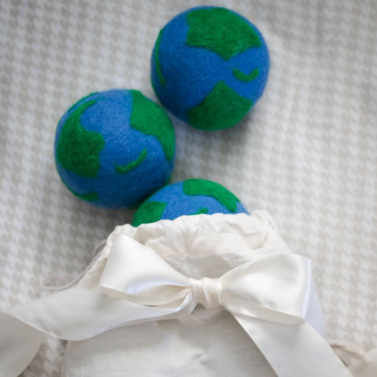 Earth Trio - Image 3