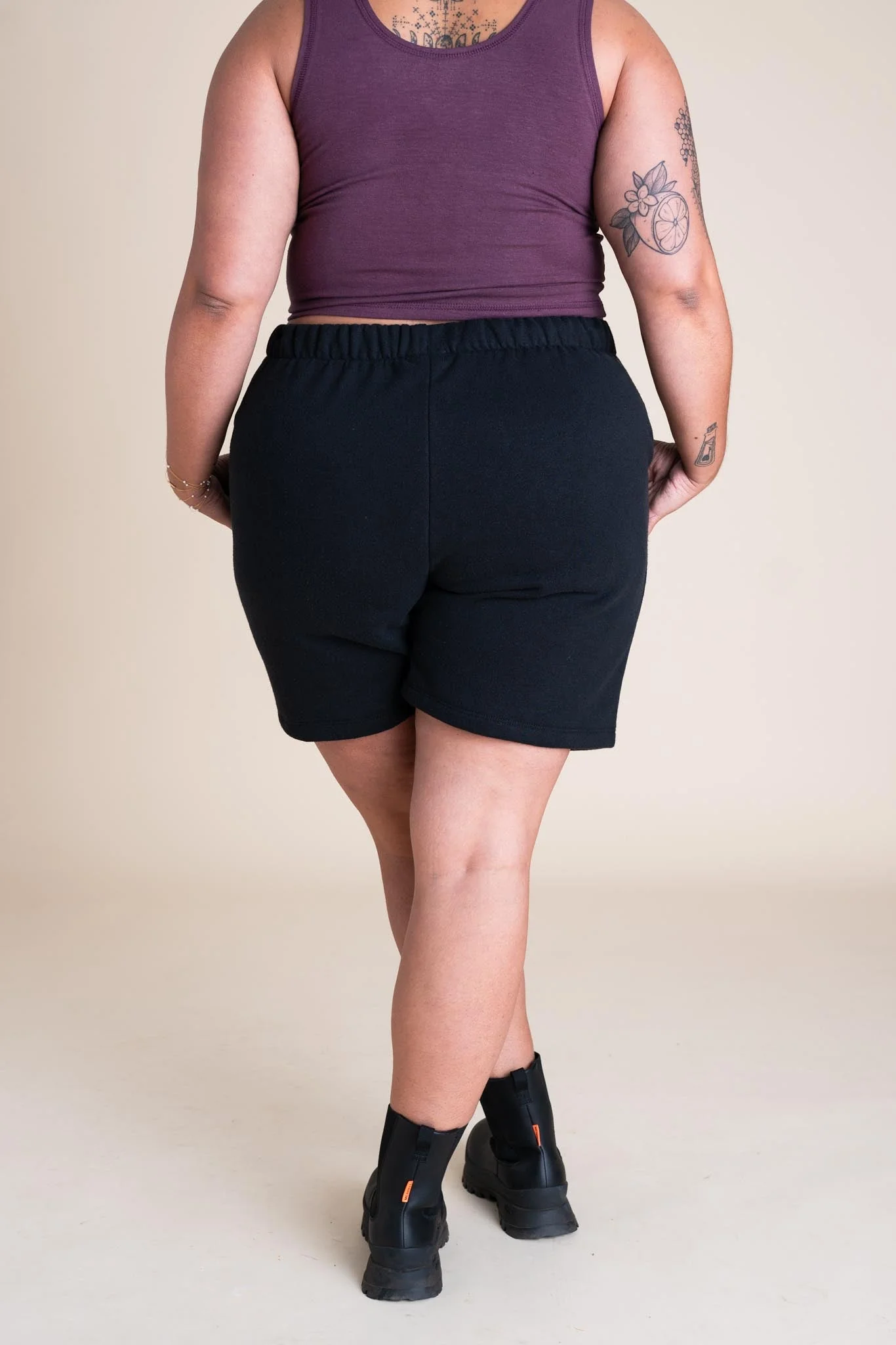 EveryBODY Shorts in Black - Image 4