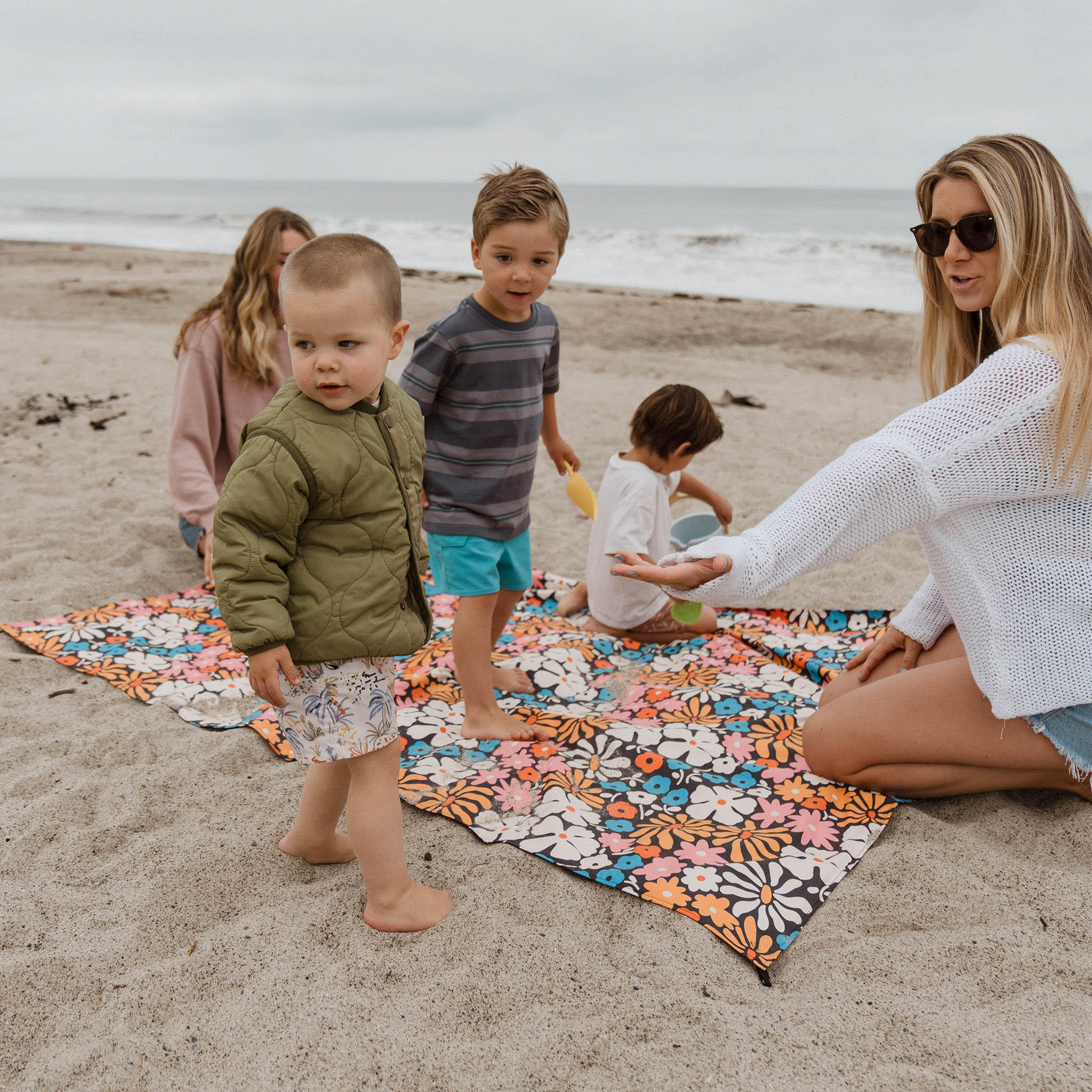 Festival Blanket: Hula Multi - Image 3