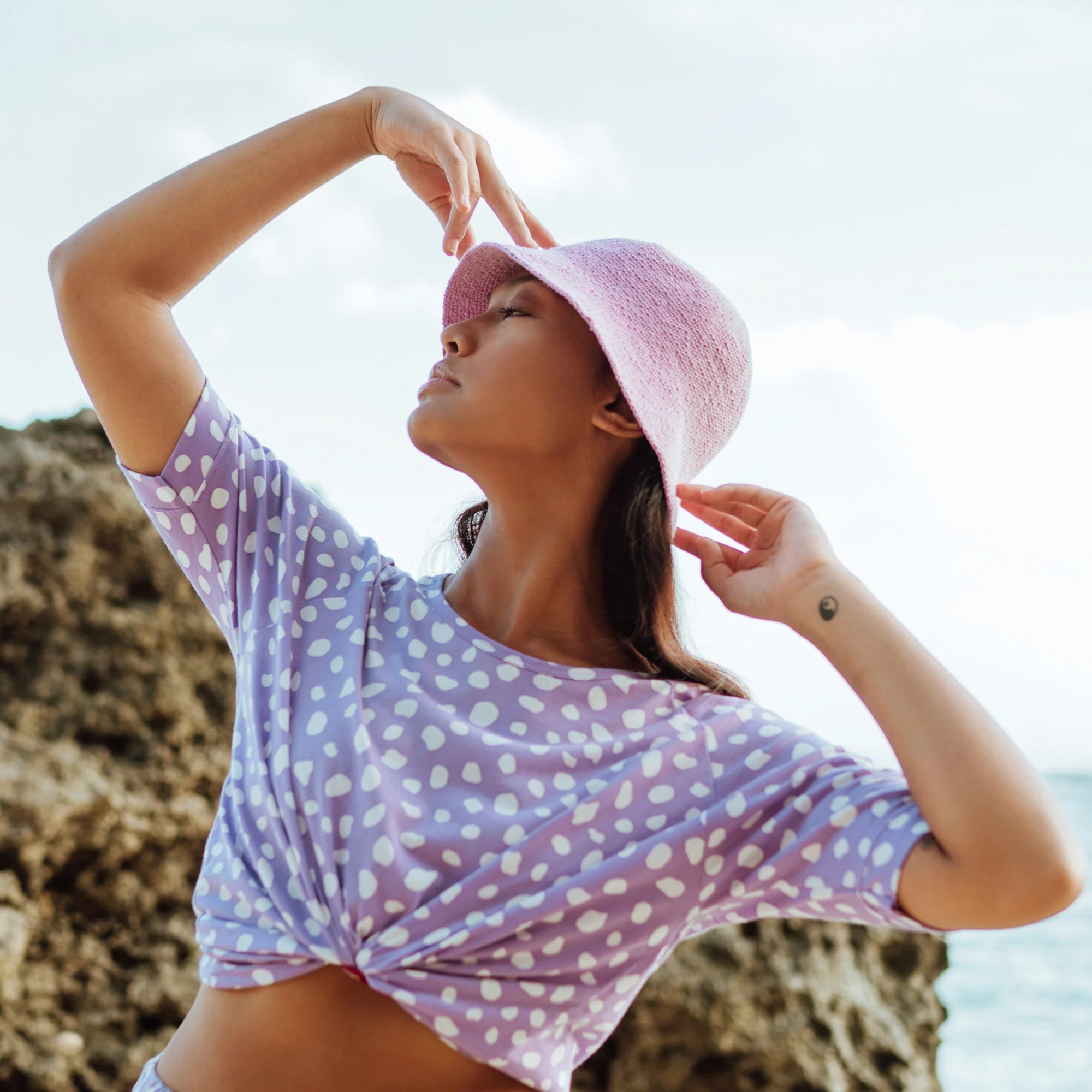 FLORETTE Crochet Bucket Hat In Lilac Purple - Image 2