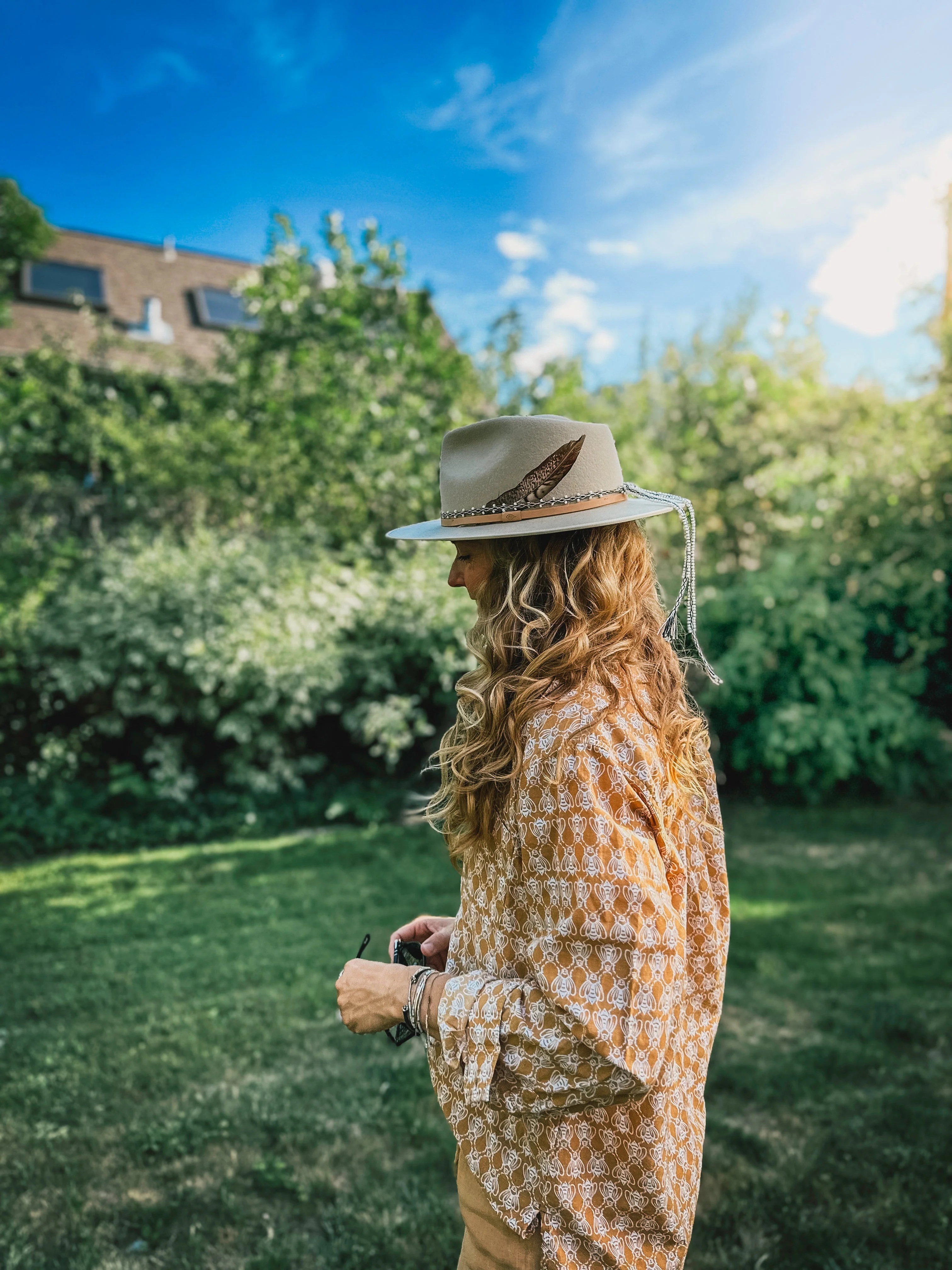 Good Boyfriend Shirt - Bee Happy Honeycomb - Image 2