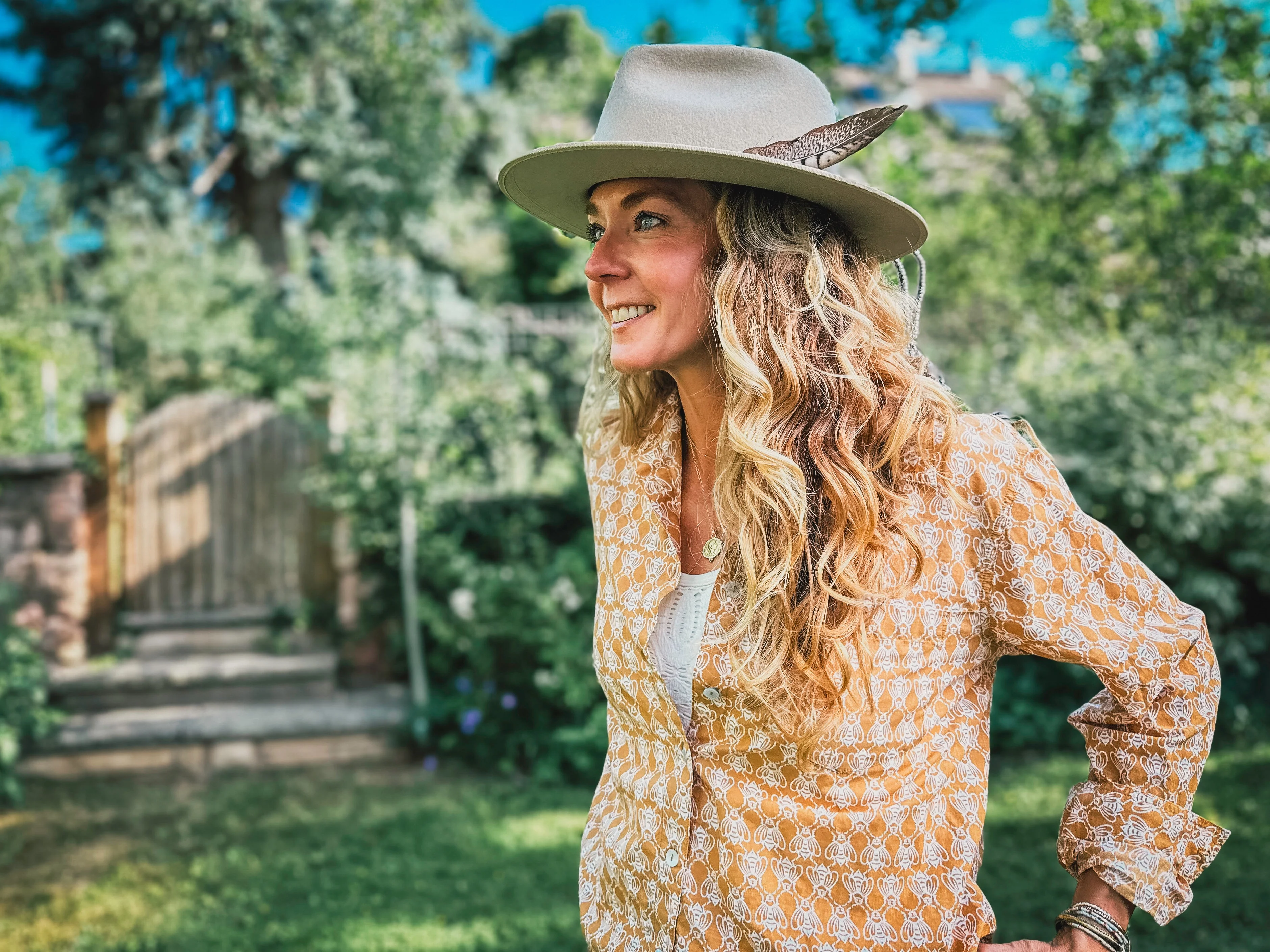 Good Boyfriend Shirt - Bee Happy Honeycomb - Image 3