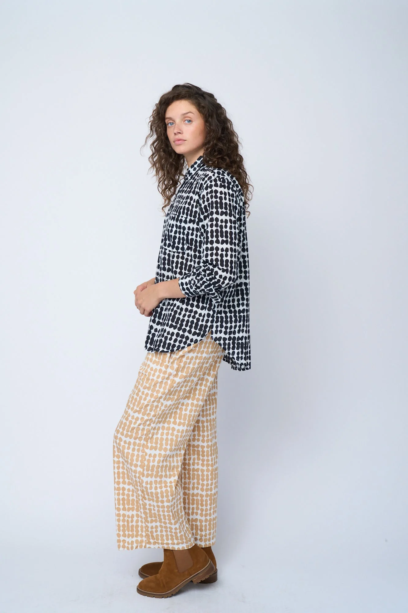 Good Boyfriend Shirt - Messy Dots Black - Image 16