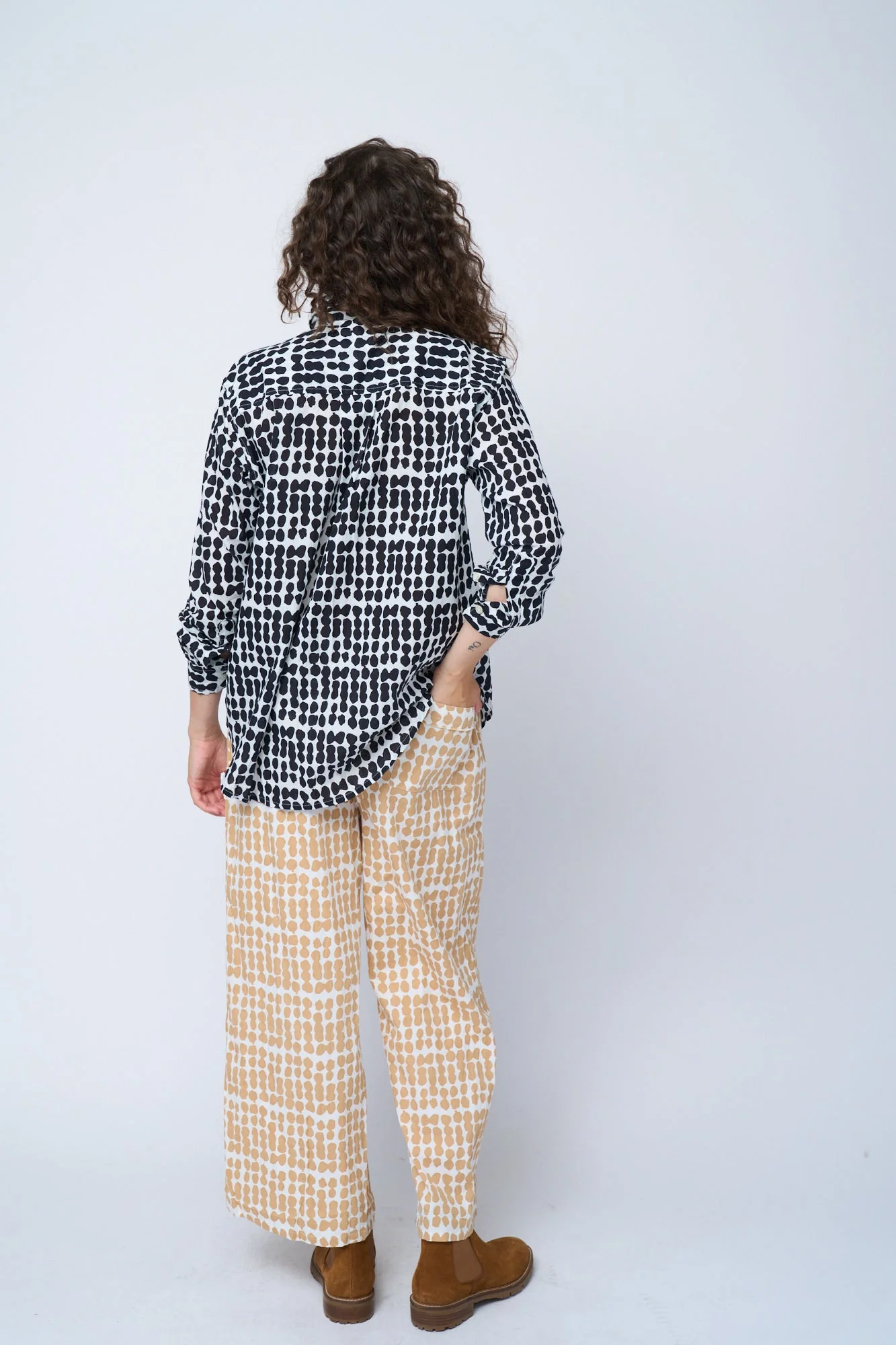 Good Boyfriend Shirt - Messy Dots Black - Image 17
