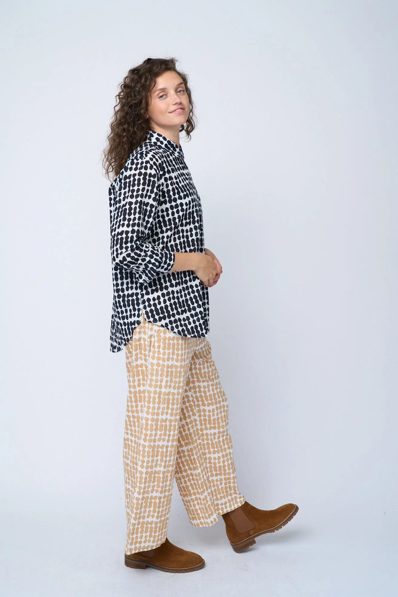 Good Boyfriend Shirt - Messy Dots Black - Image 18