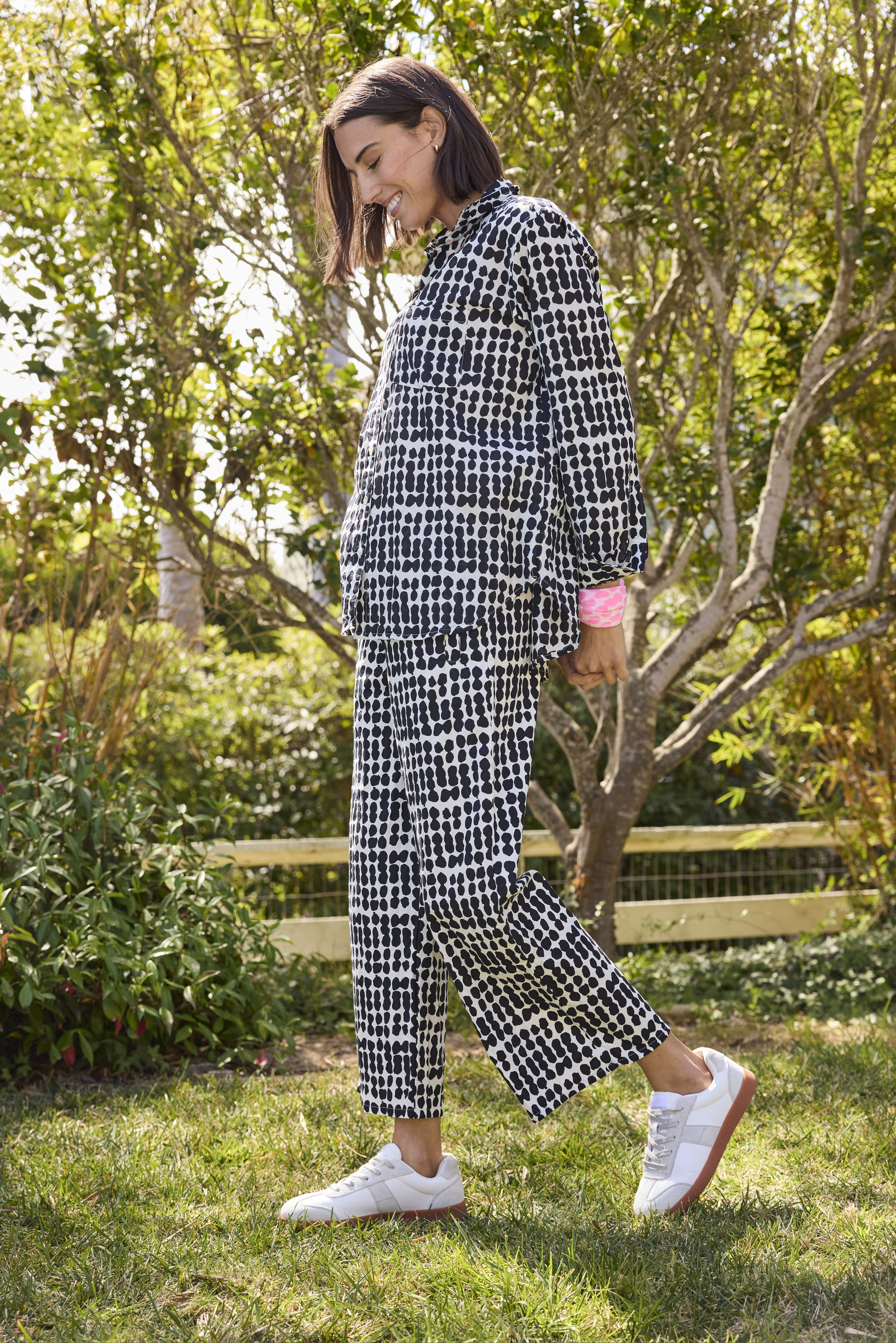 Good Boyfriend Shirt - Messy Dots Black - Image 5