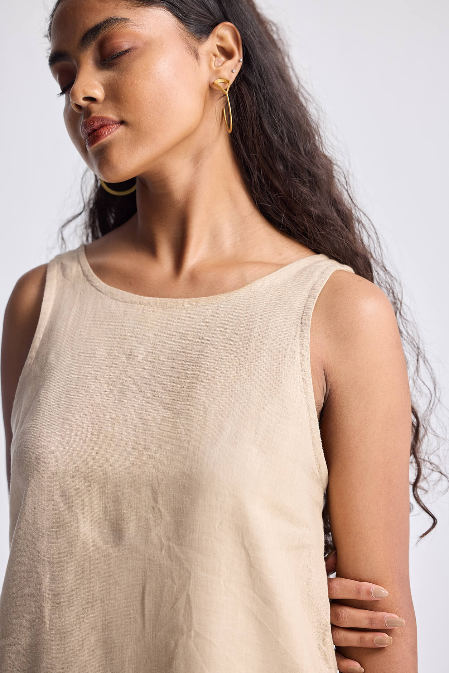Hemp Short Dress with Back Embroidered Lace Detail - Image 5