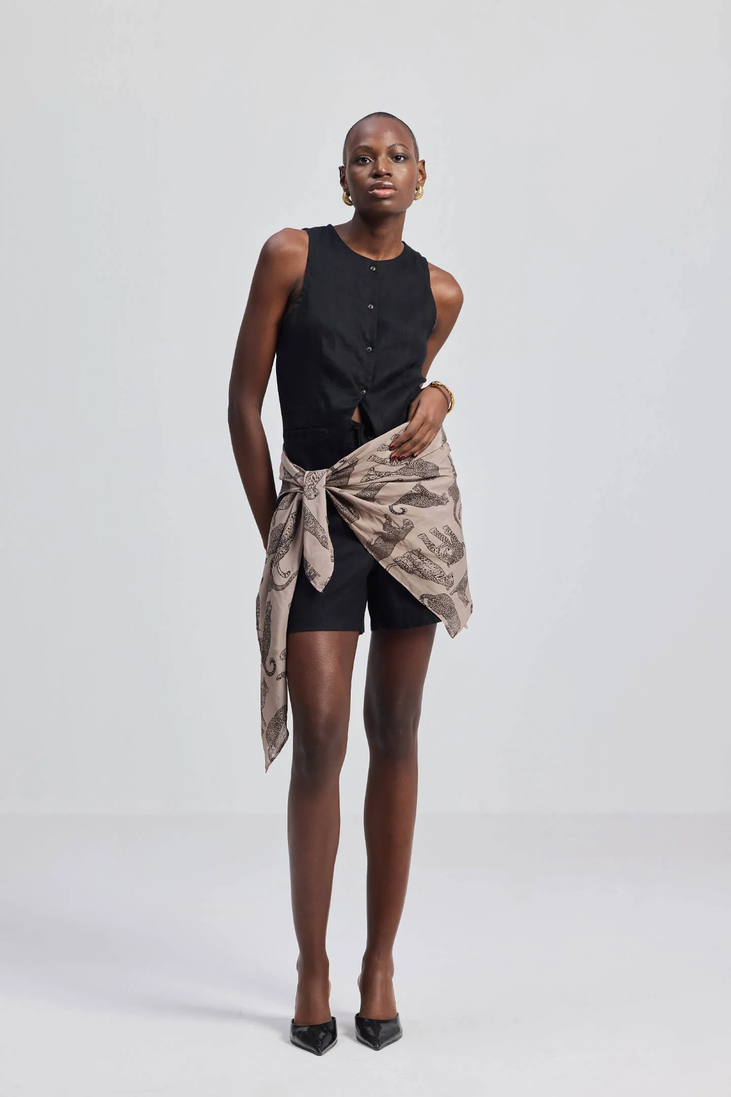Hemp Vest Jacket in Black - Image 10