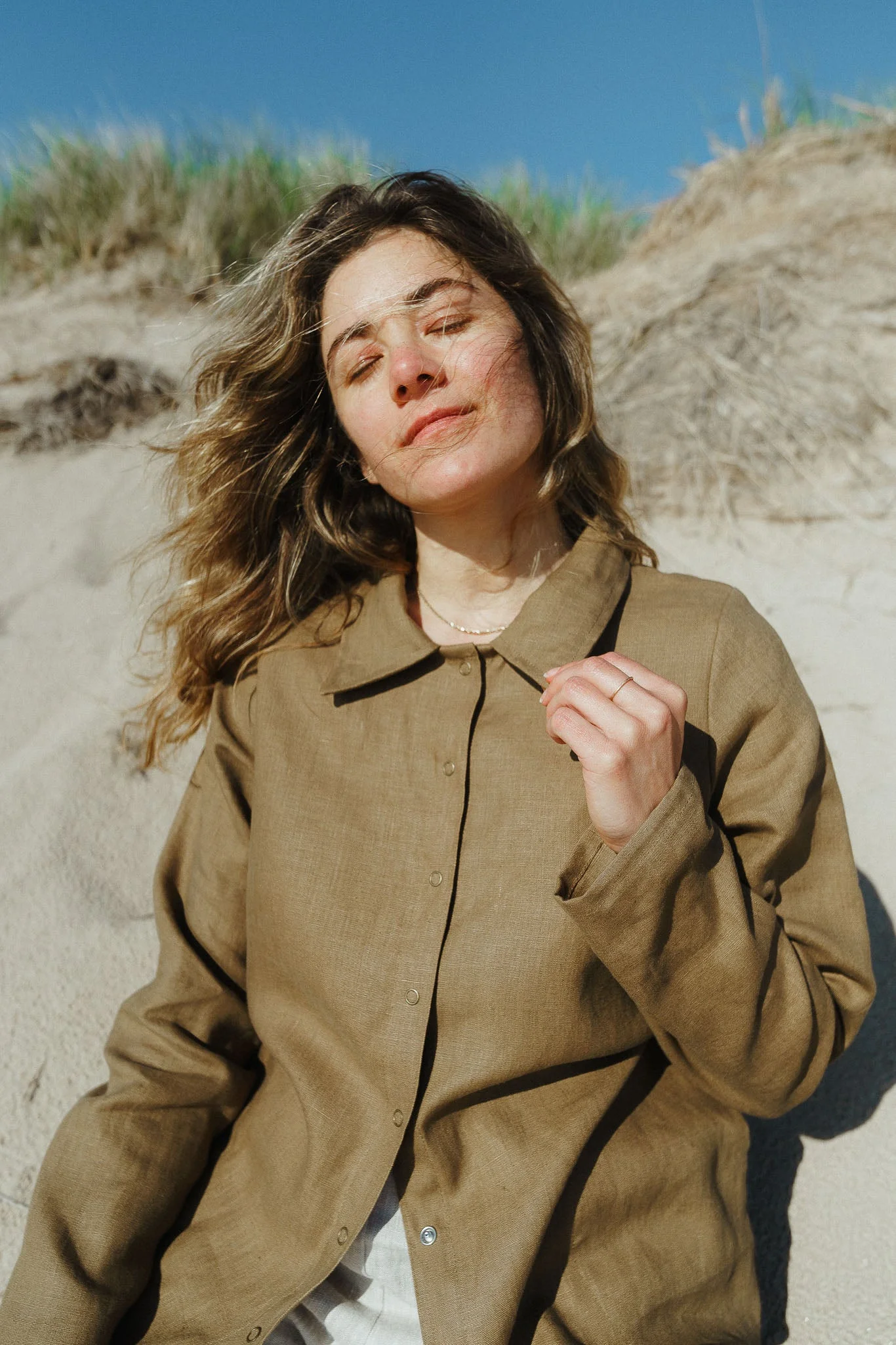 Highland Jacket in Tea - Image 2