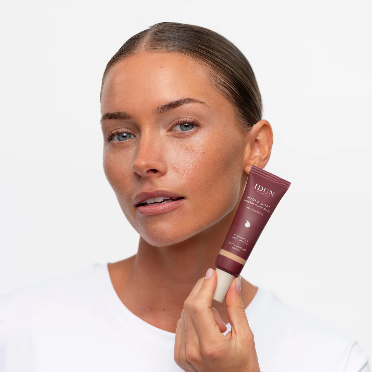 Hydra Soft Mineral Foundation - Image 39