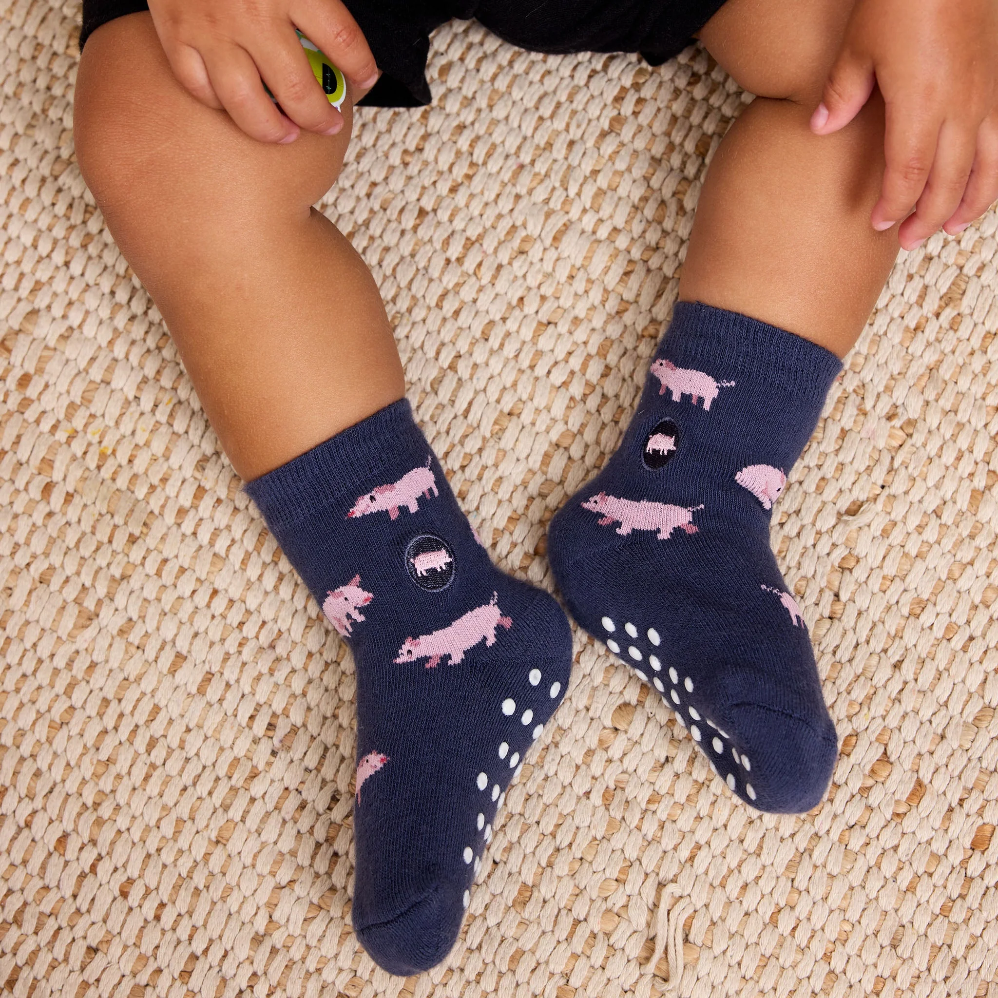 Kids Socks that Save Pigs - Image 8