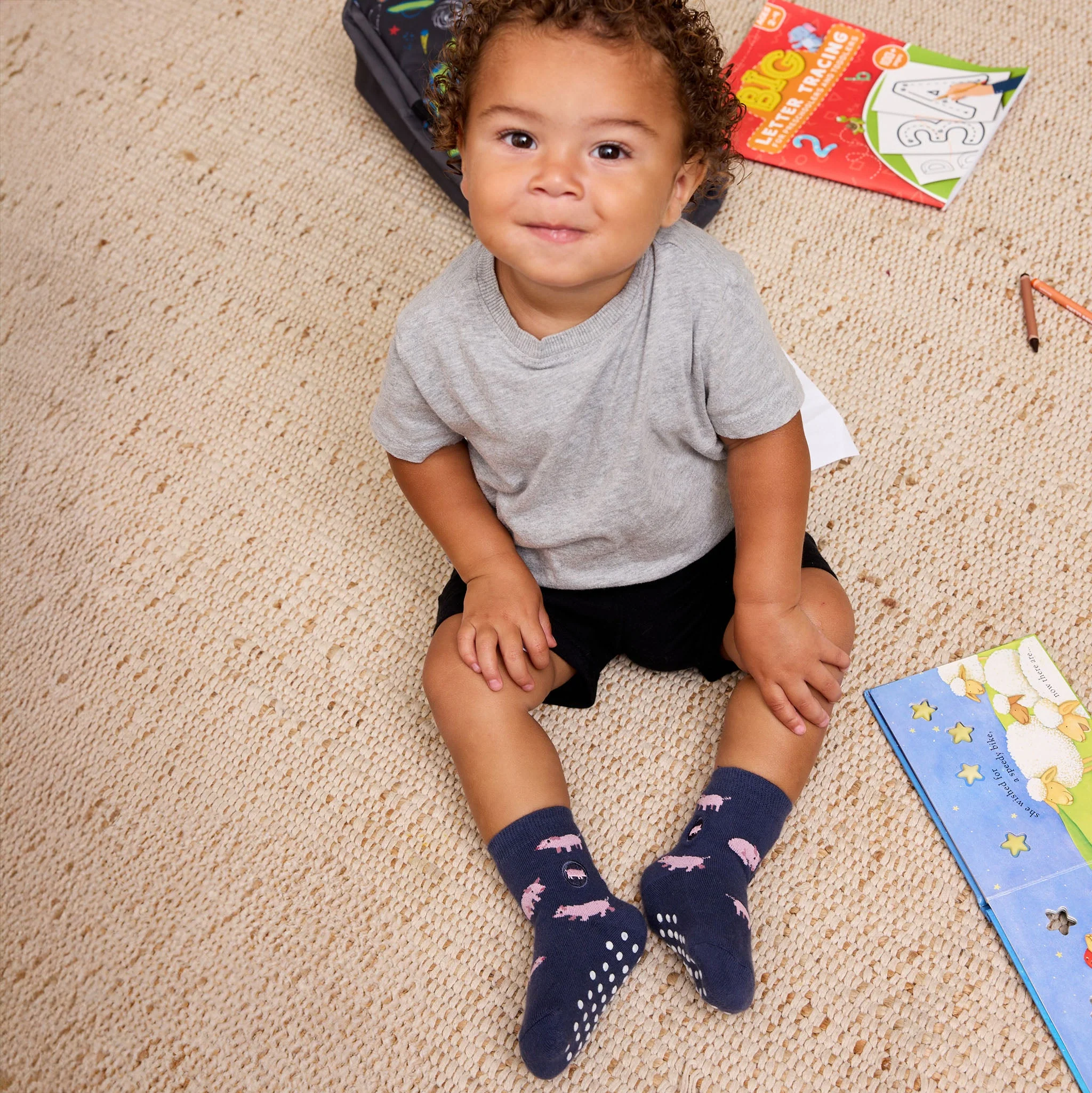 Kids Socks that Save Pigs - Image 9
