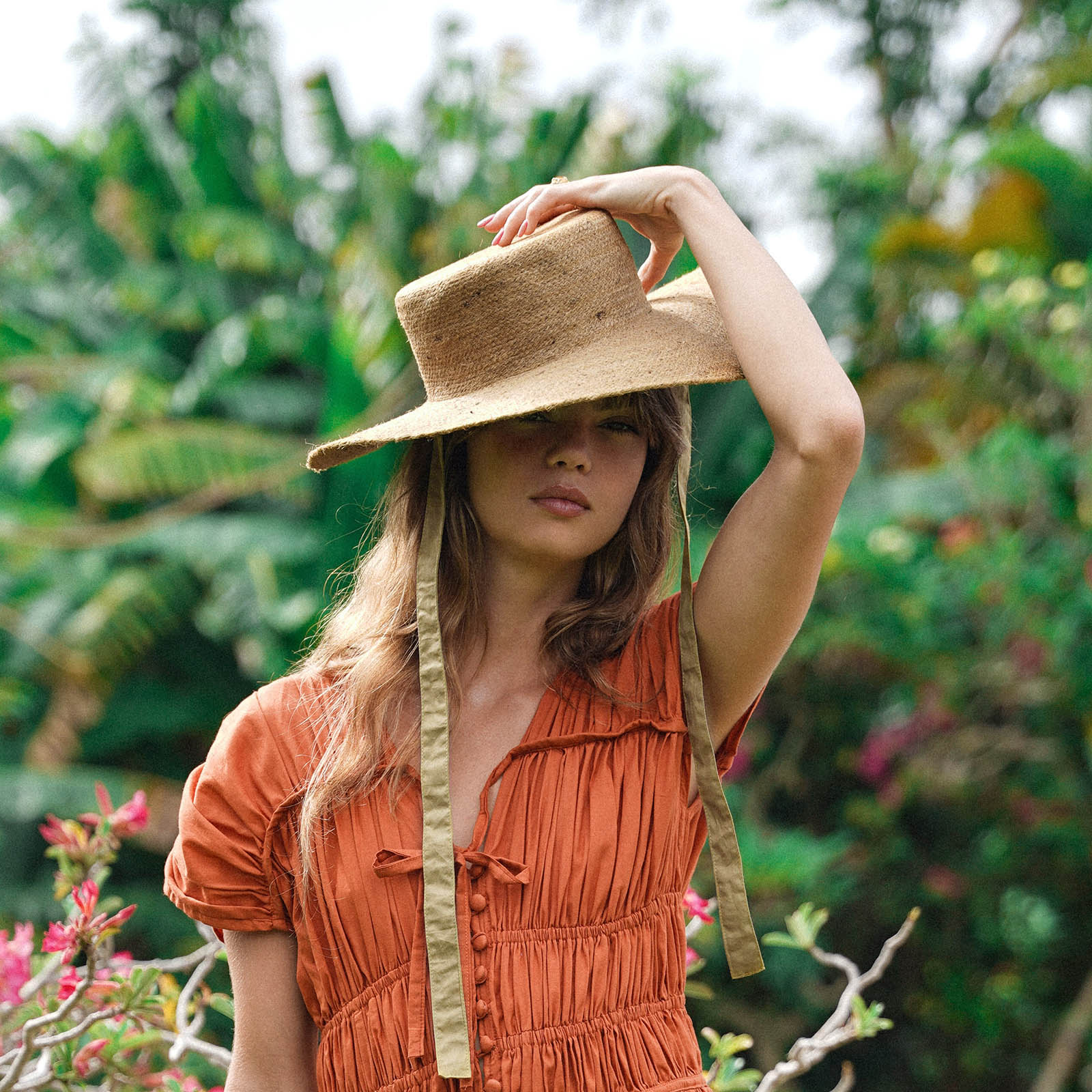 LOLI Jute Straw Hat in Neutral Beige - Image 4