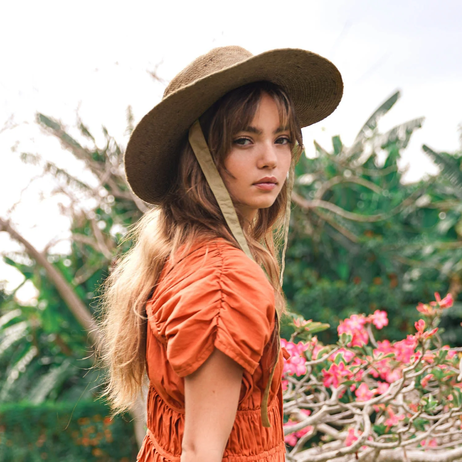LOLI Jute Straw Hat in Neutral Beige - Image 5