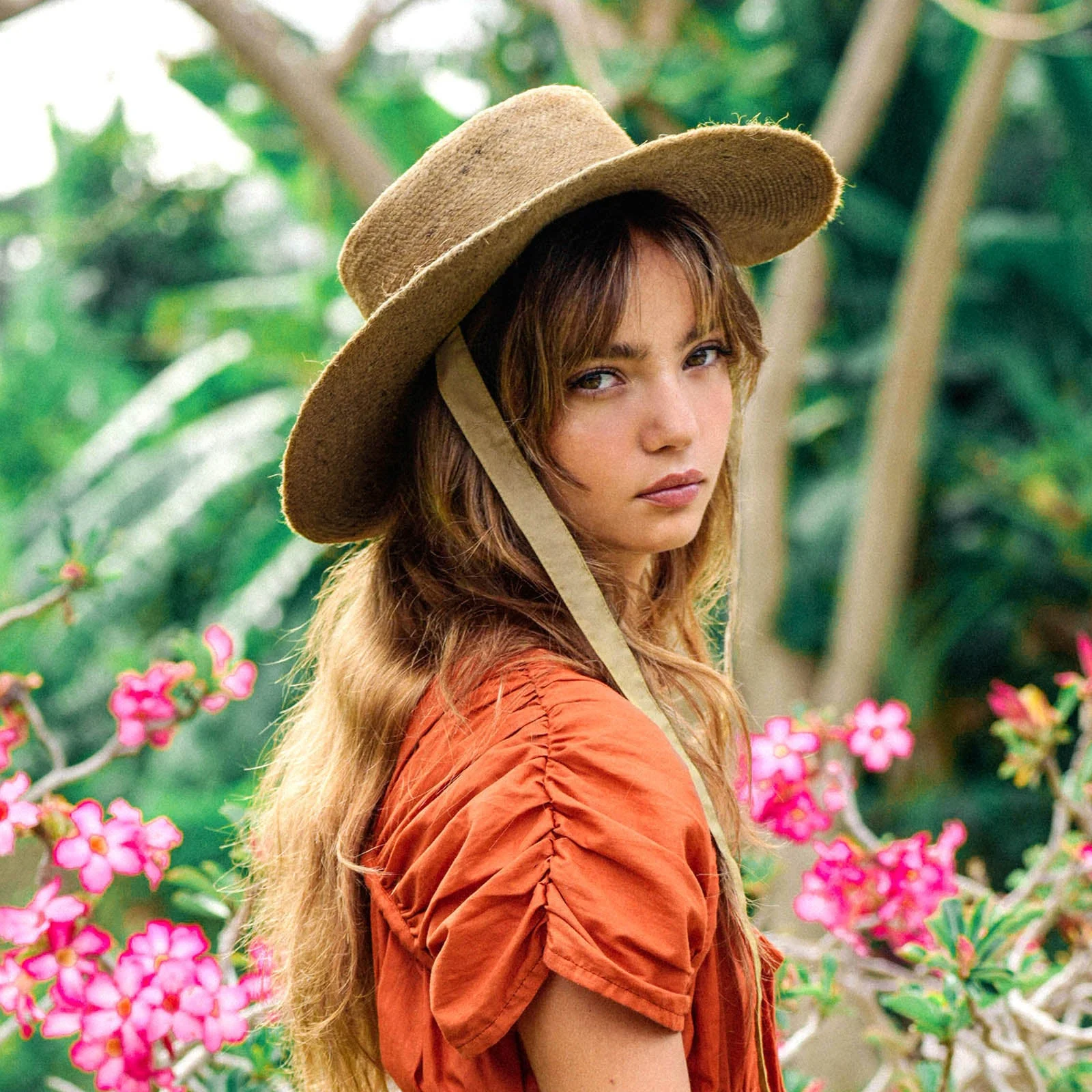 LOLI Jute Straw Hat in Neutral Beige - Image 7