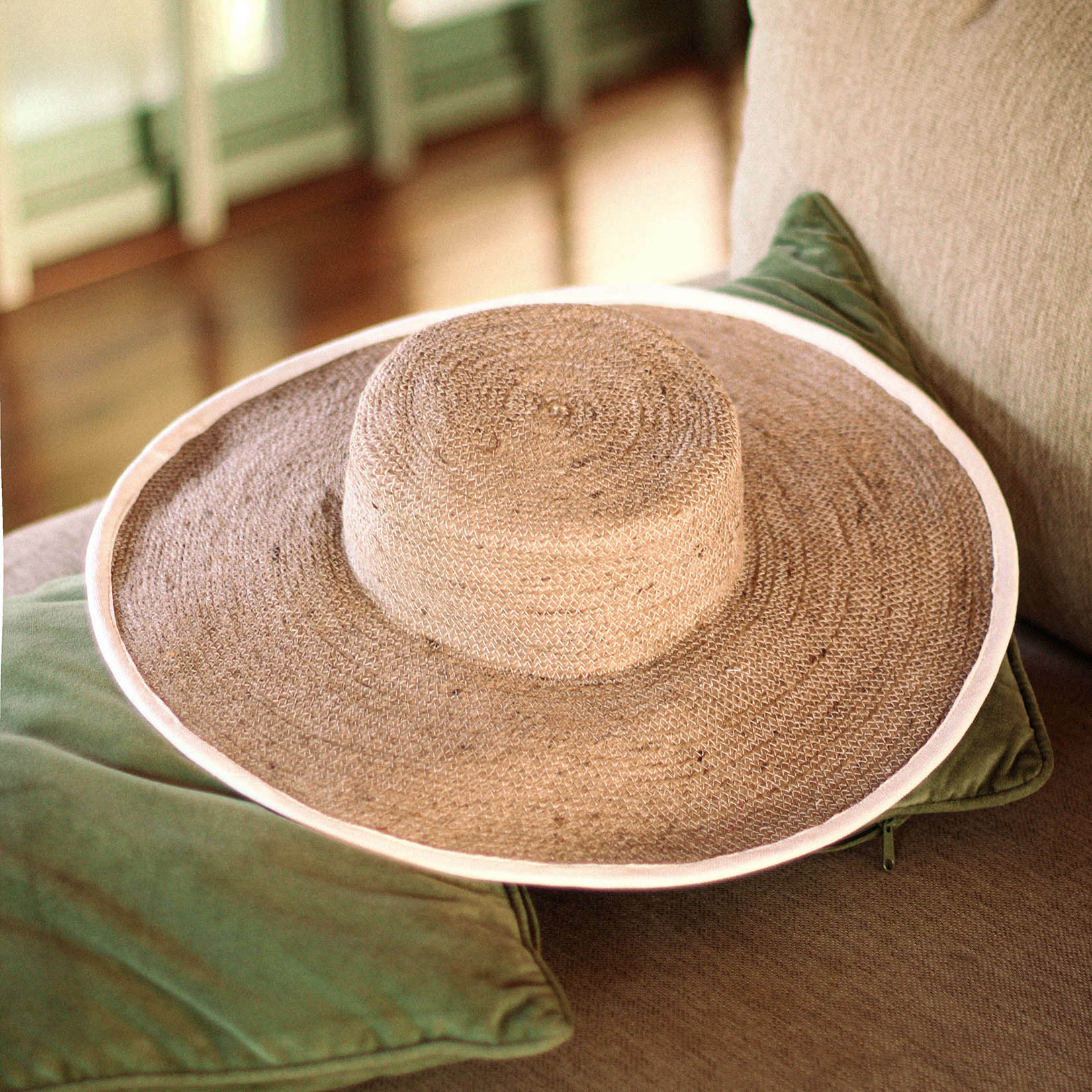 LOLO Wide-brim Jute Boater Hat in Natural Beige - Image 3