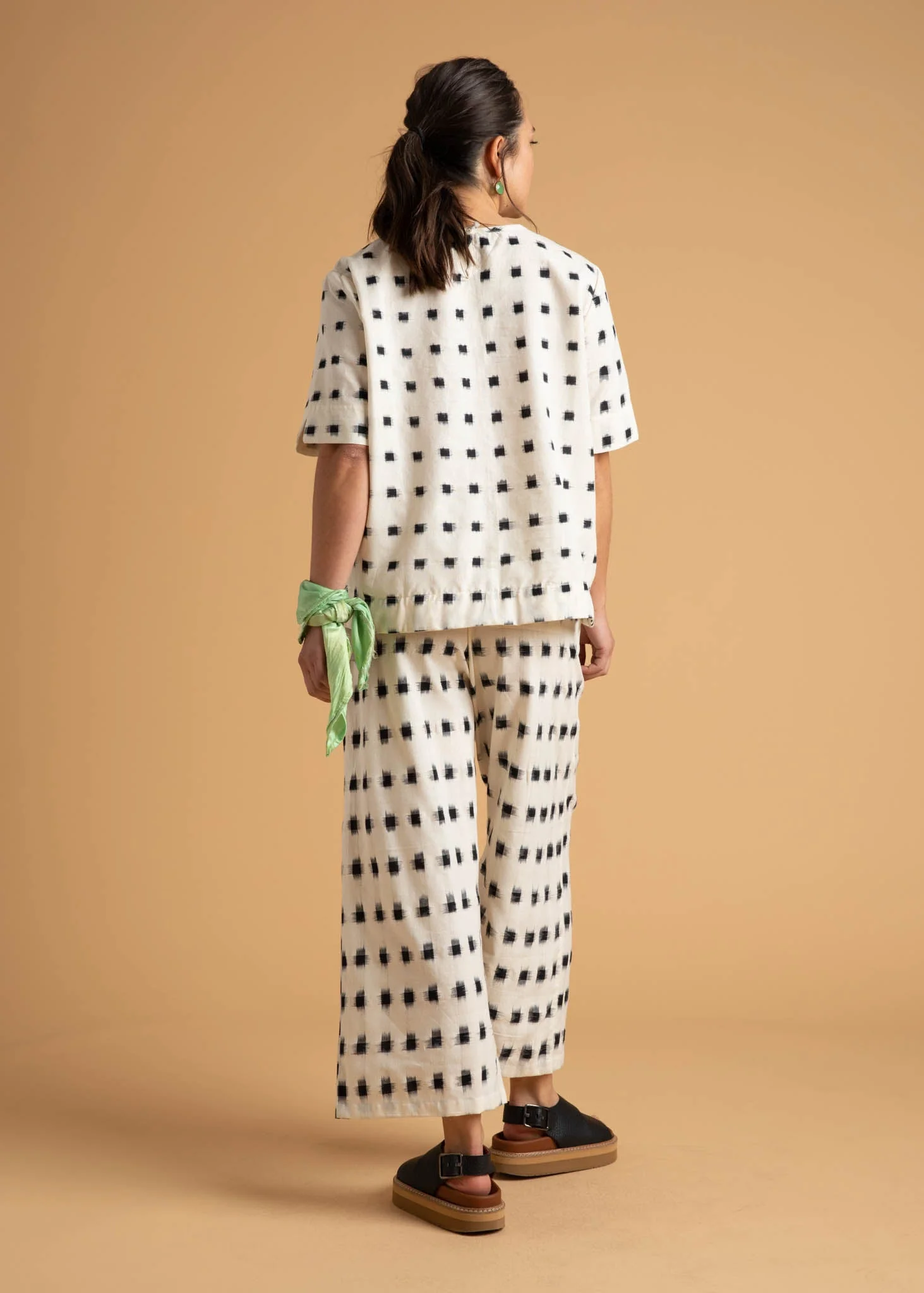 Mare Boxy Cropped Shirt Ikat Squares - Natural Black - Image 4