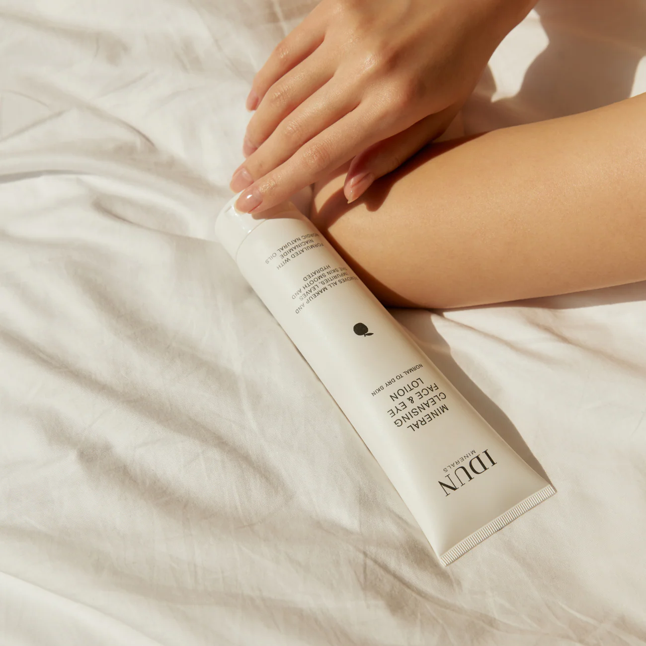 MINERAL CLEANSING FACE & EYE LOTION - Image 3