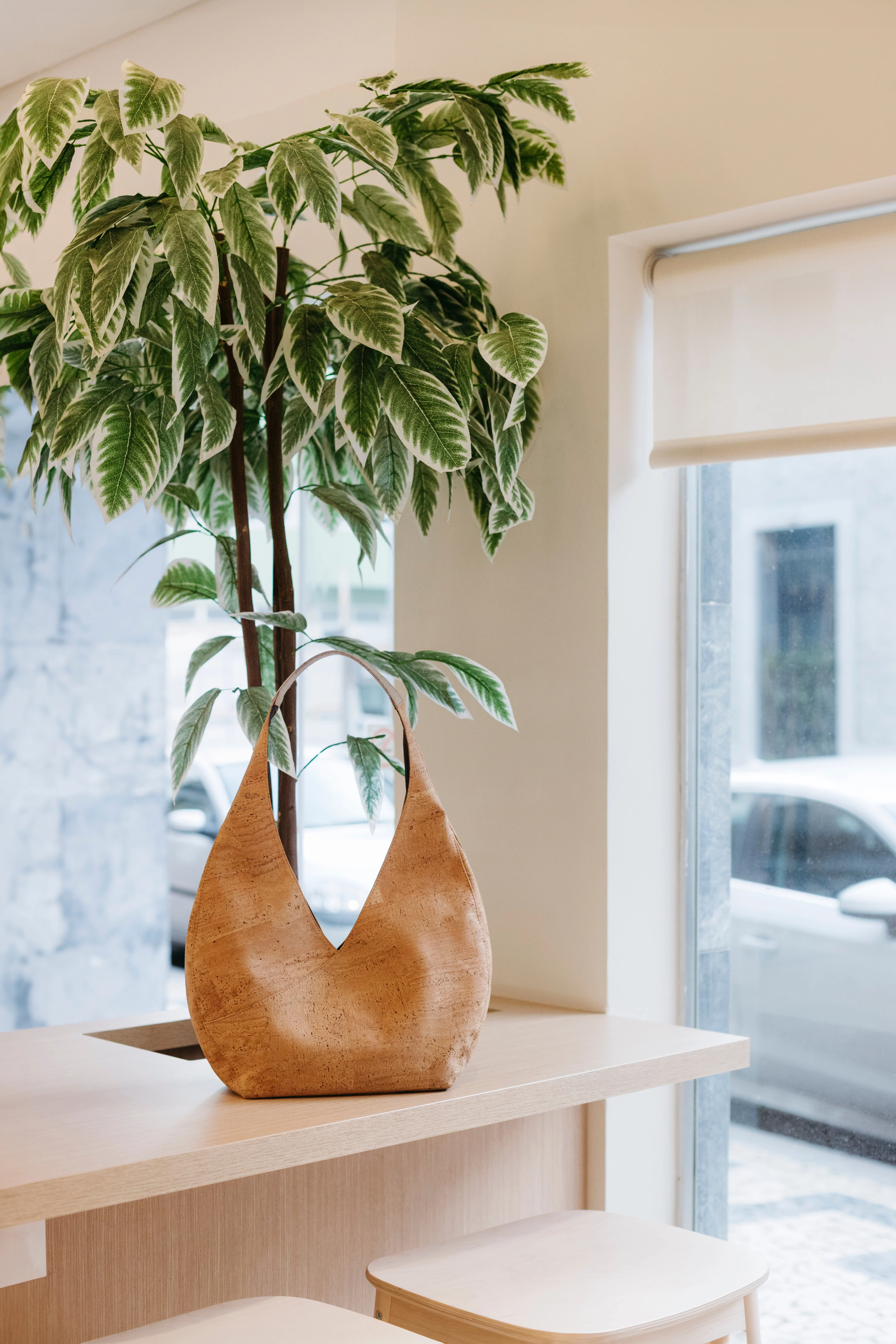 Modern Chic Shoulder Bag - Image 4