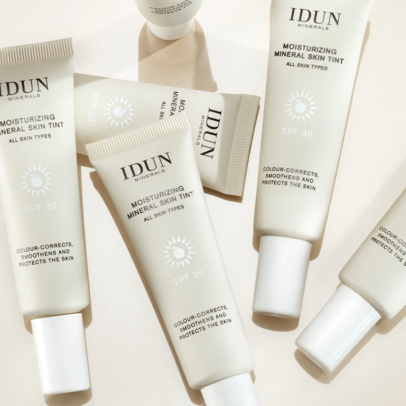 MOISTURIZING MINERAL SKIN TINT - Image 17