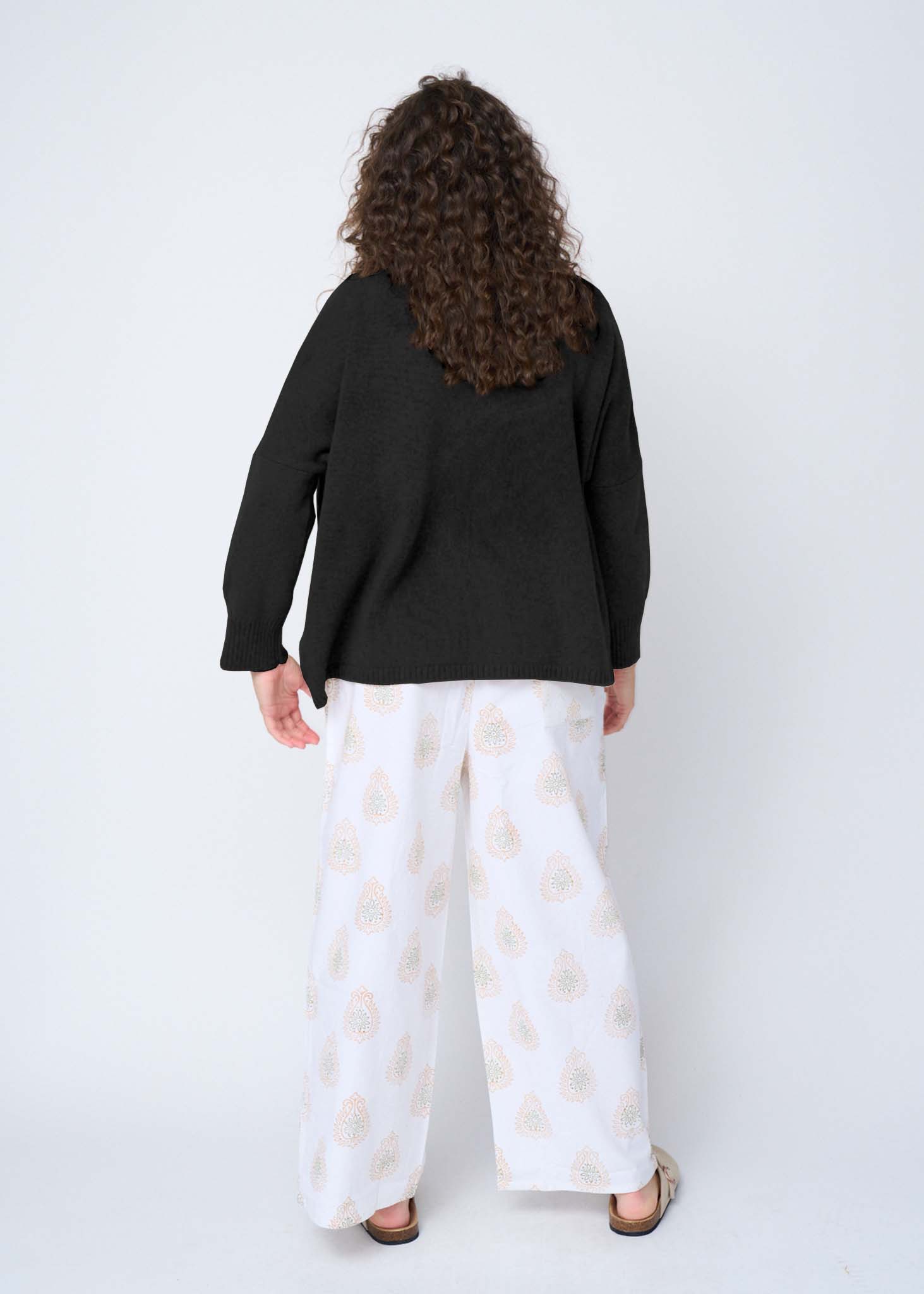 Nantucket Boxy Recycled Cashmere Sweater - Black - Image 10